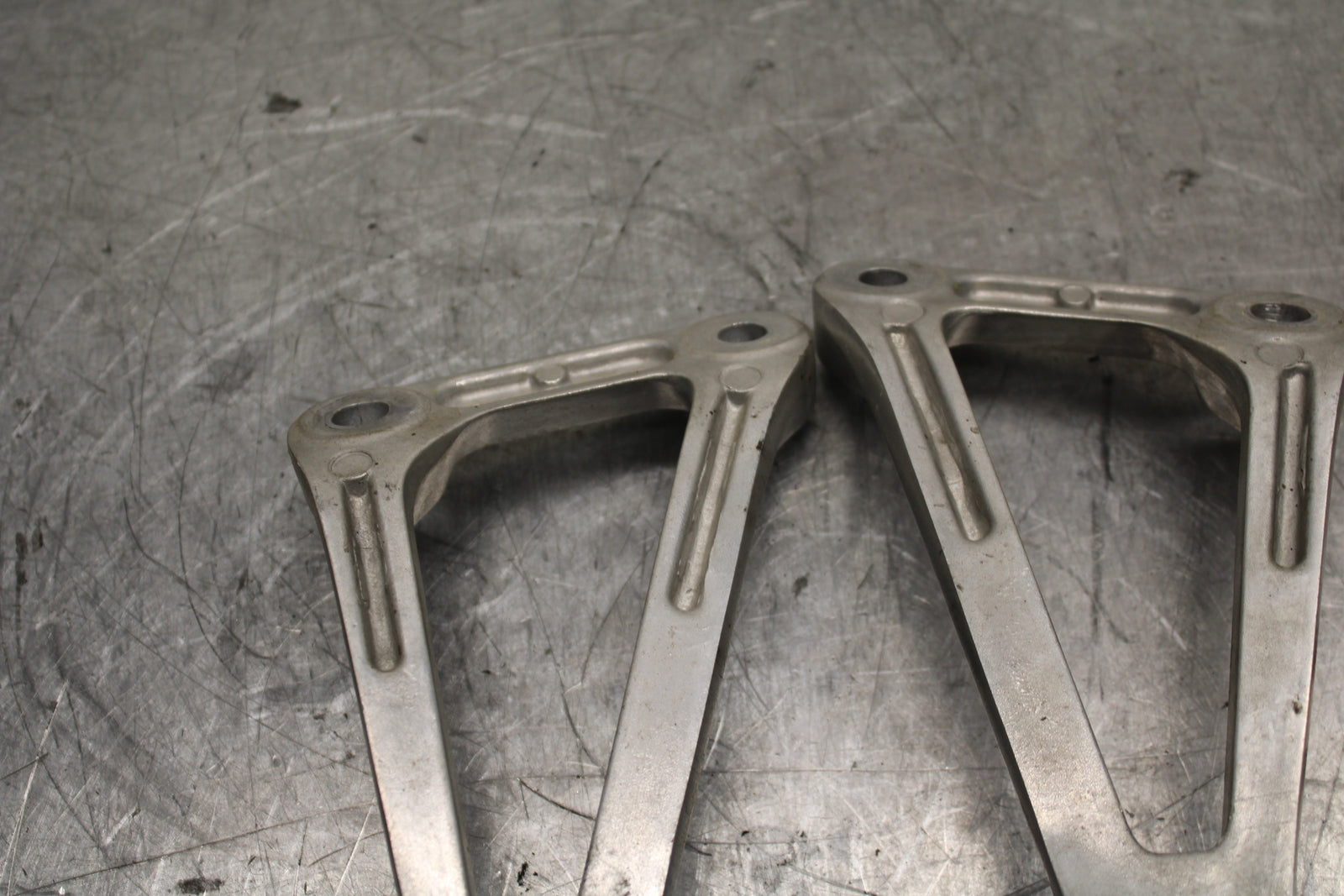 15-16 HONDA CB300F REAR BACK PASSENGER PEG SET PAIR BB740