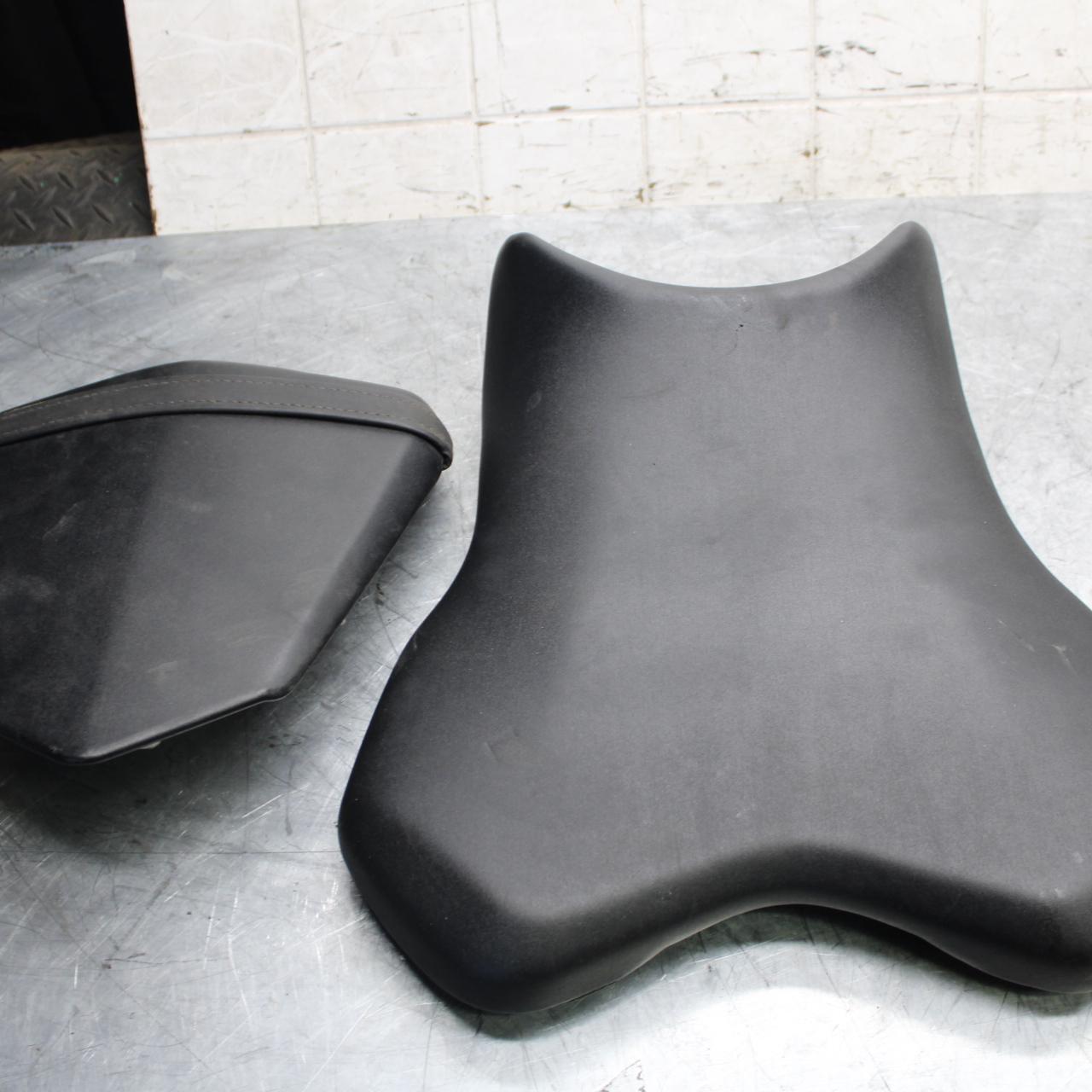 2007 Yamaha YZF R6 FRONT DRIVERS SEAT PAD SADDLE PILLION REAR SET BB525