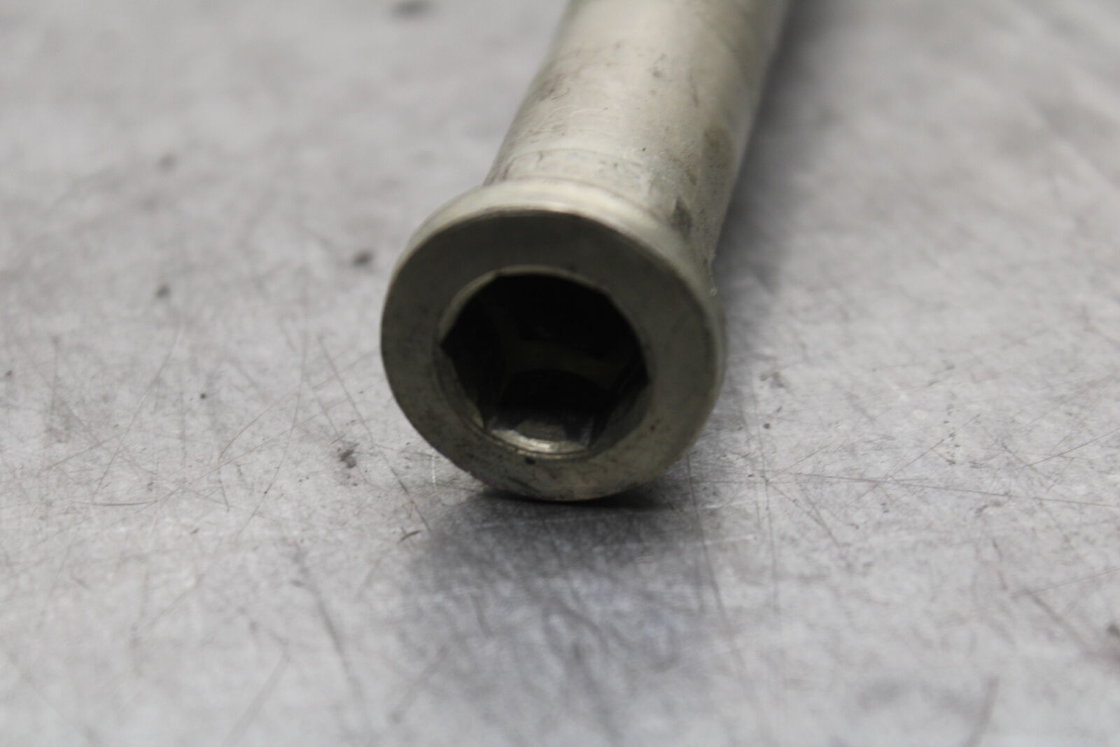 13-18 KAWASAKI NINJA ZX6R REAR BACK SWINGARM BOLT SUSPENSION PIVOT AXLE BB666