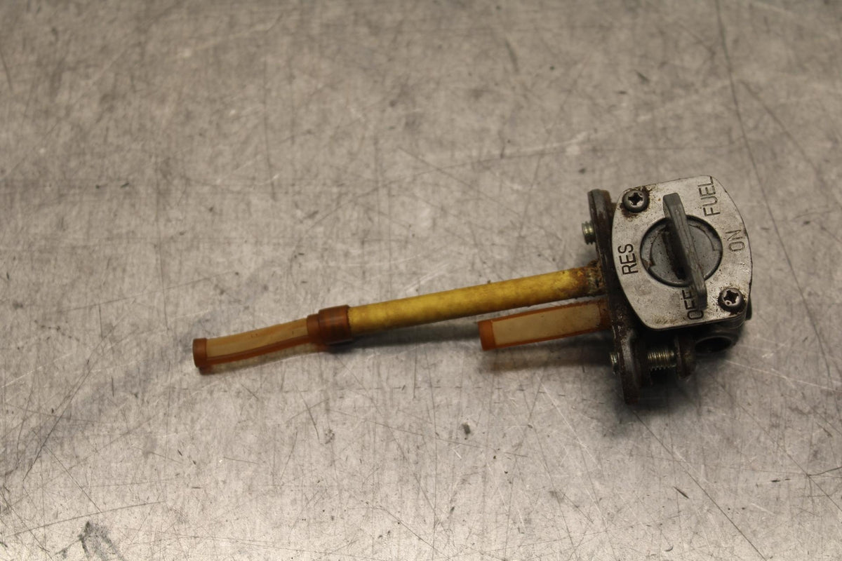 2001 Yamaha Banshee 350 YFZ350 FUEL GAS TANK PETCOCK SHUT ON OFF VALVE BB79