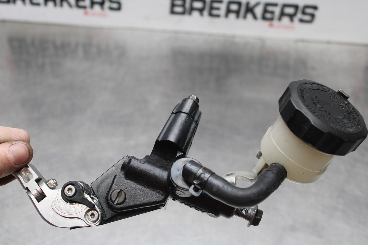 00 SUZUKI GSXR750 FRONT BRAKE MASTER CYLINDER w/ LEVER BB820