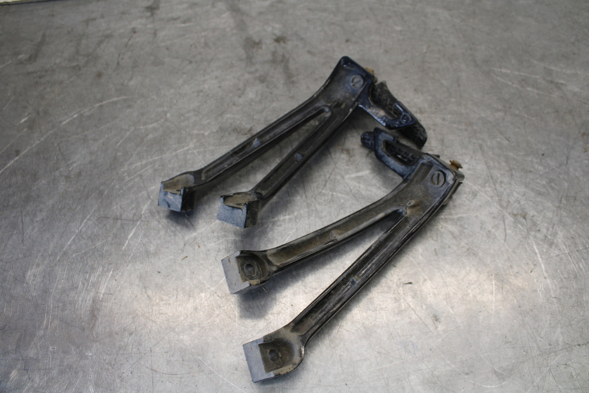 06-07 SUZUKI GSXR 600 REAR BACK PASSENGER PEG SET PAIR BB694