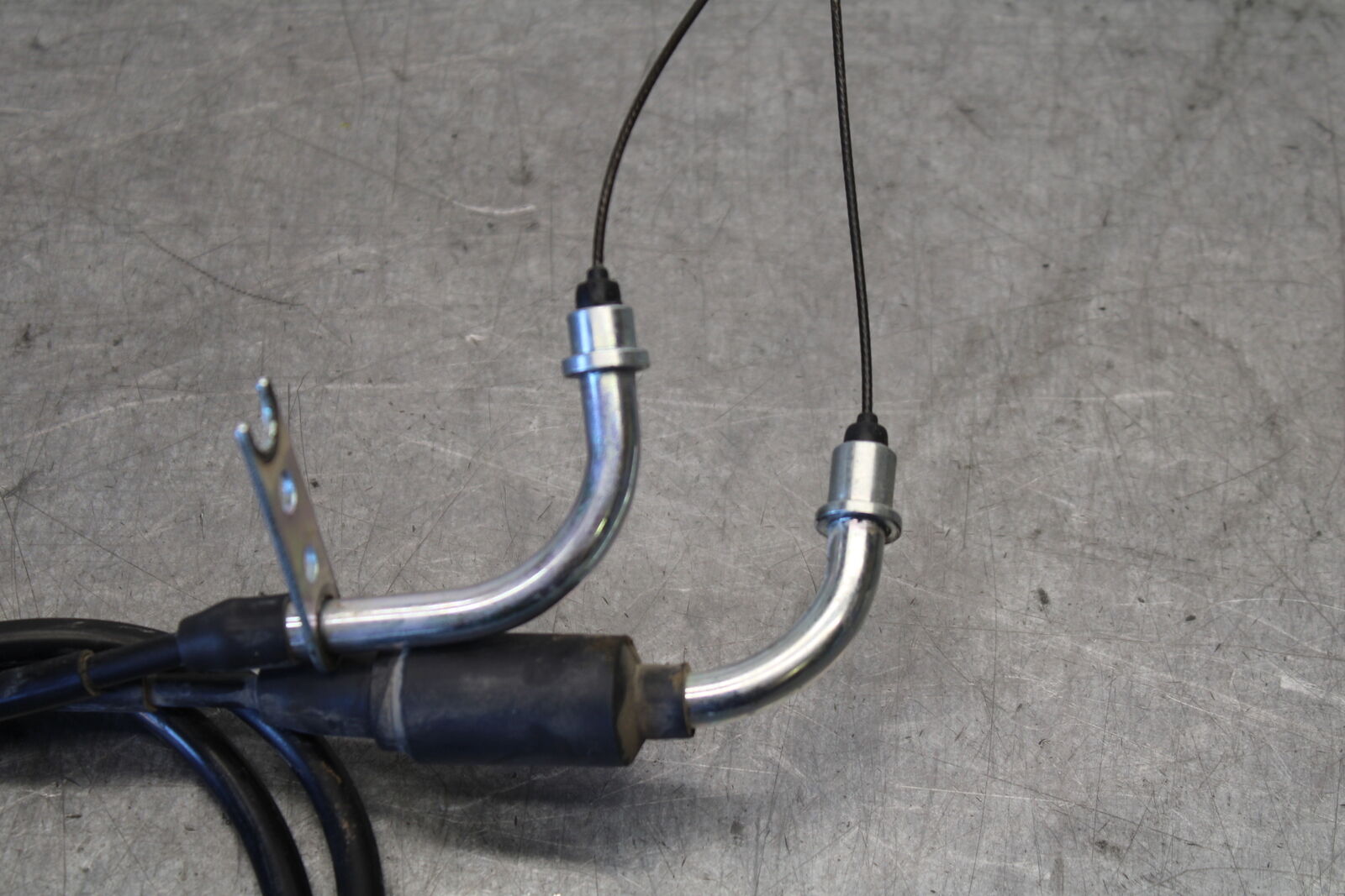 11-24 SUZUKI GSXR750 THROTTLE CABLES LINES BB687