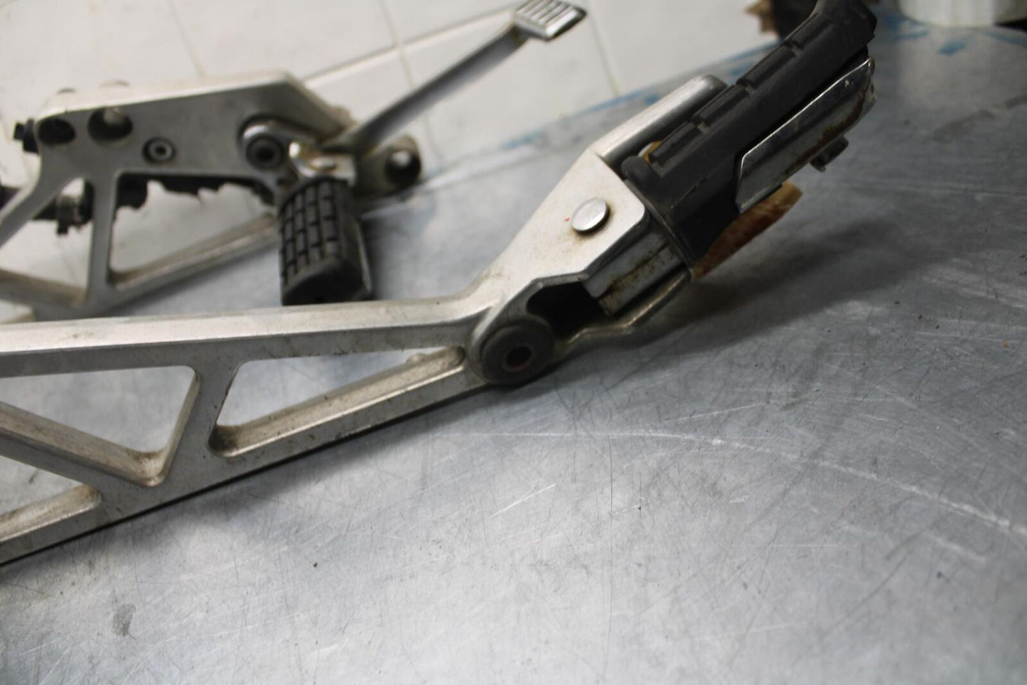 1984 Honda Interceptor 750 VF750F  REARSETS REAR SET DRIVER FOOT PEGS  BB38