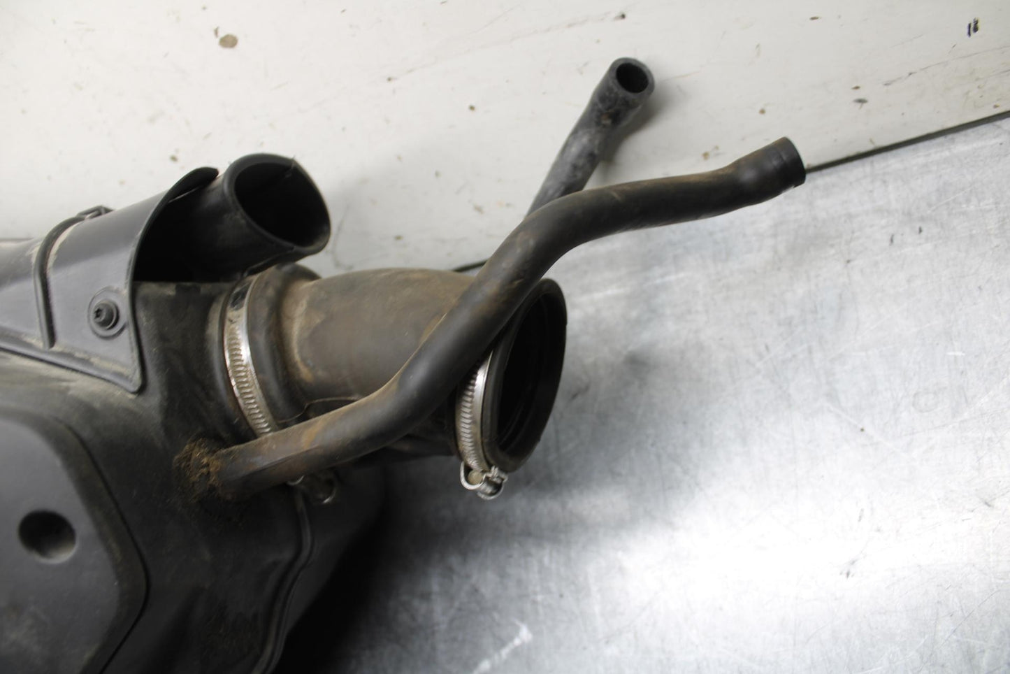 16-18 KTM 690 DUKE AIRBOX AIR INTAKE FILTER BOX BB631
