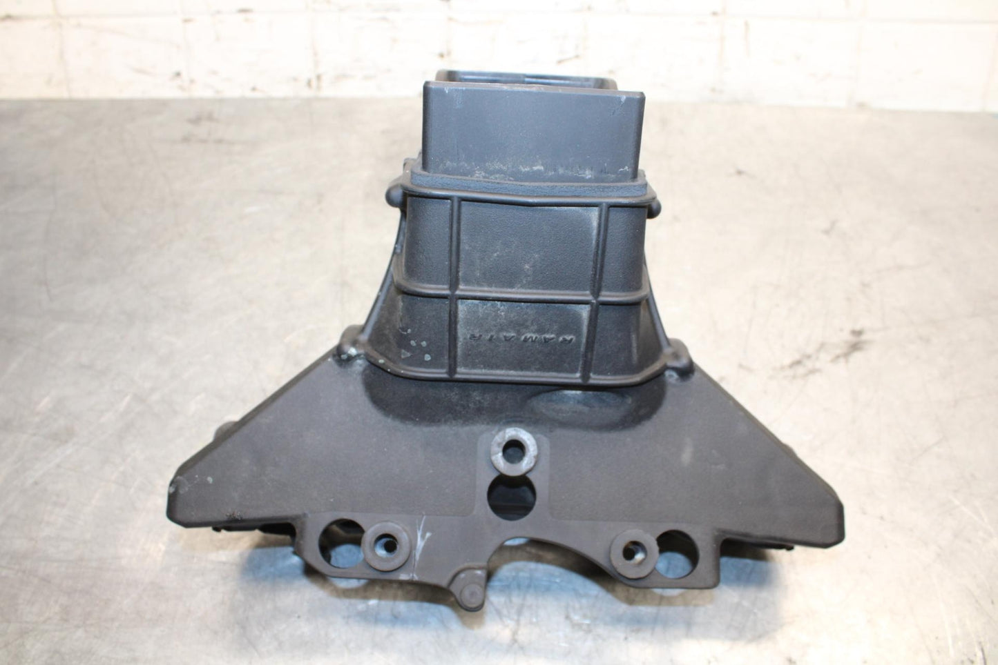 2009 Kawasaki Ninja ZX6R ZX600R UPPER FAIRING MIRROR GAUGES STAY BRACKET BB548