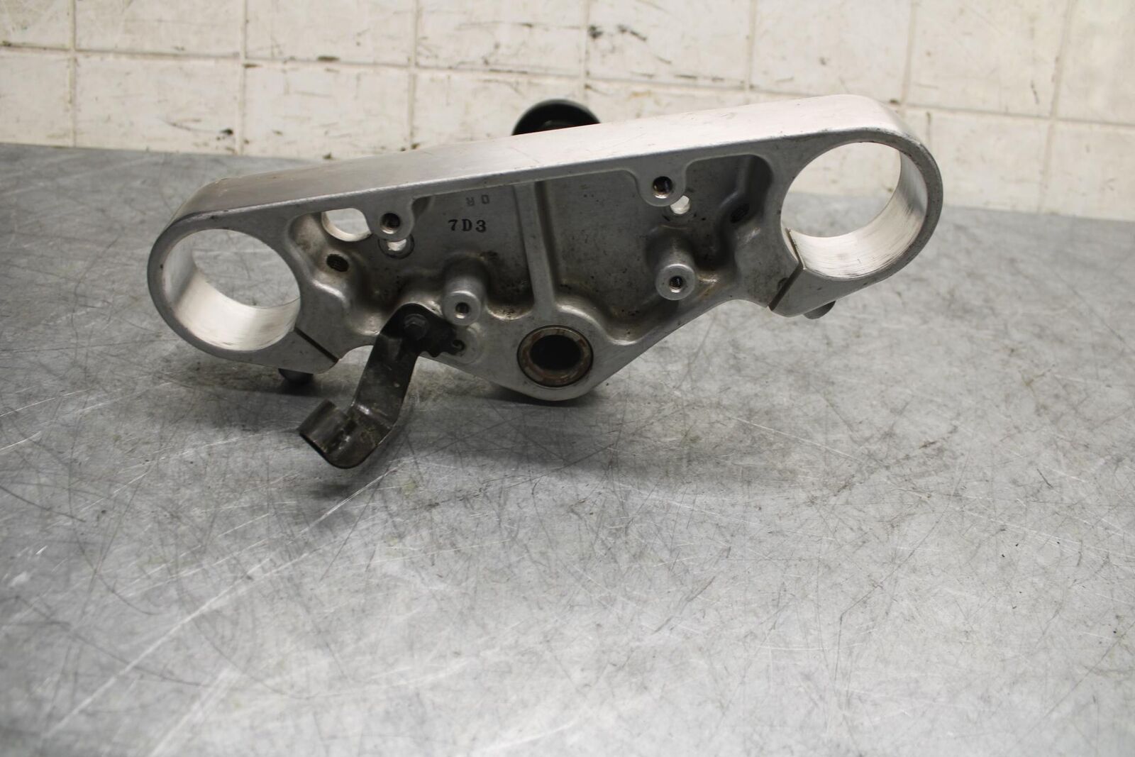 2007 Suzuki Boulevard M50B FRONT FORKS CLAMP LOWER TRIPLE TREE STEM BB537