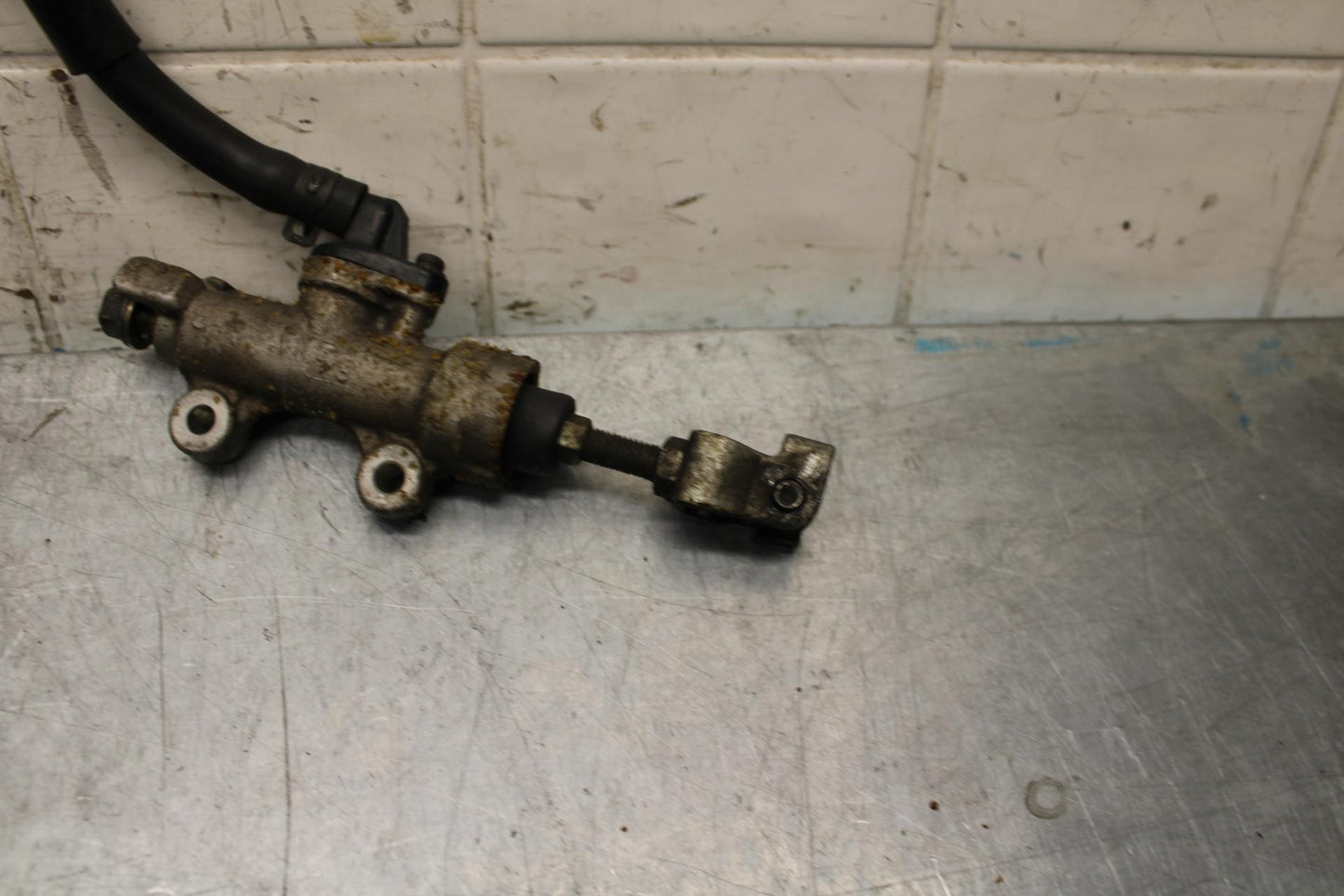 1992 Honda CBR900RR REAR BACK BRAKE MASTER CYLINDER W RESERVOIR BB63