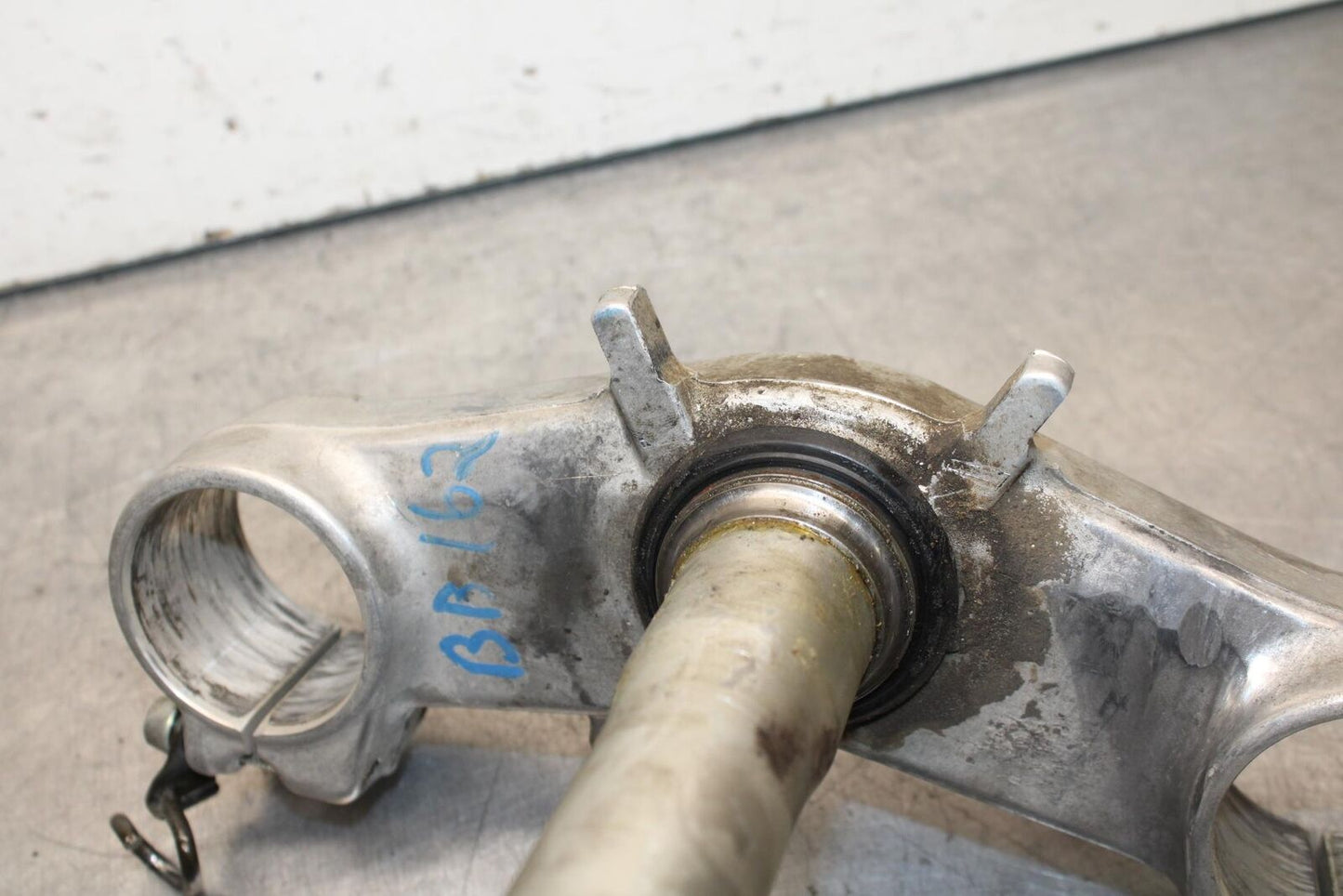 03-04 KAWASAKI NINJA ZX6RR FRONT FORKS CLAMP LOWER TRIPLE TREE STEM BB105