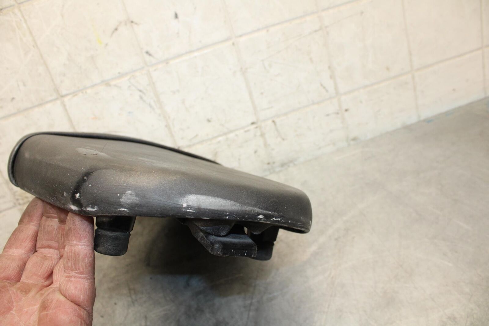 2007 Suzuki GSXR750 REAR BACK PASSENGER TANDEM SEAT PAD SADDLE PILLION BB546