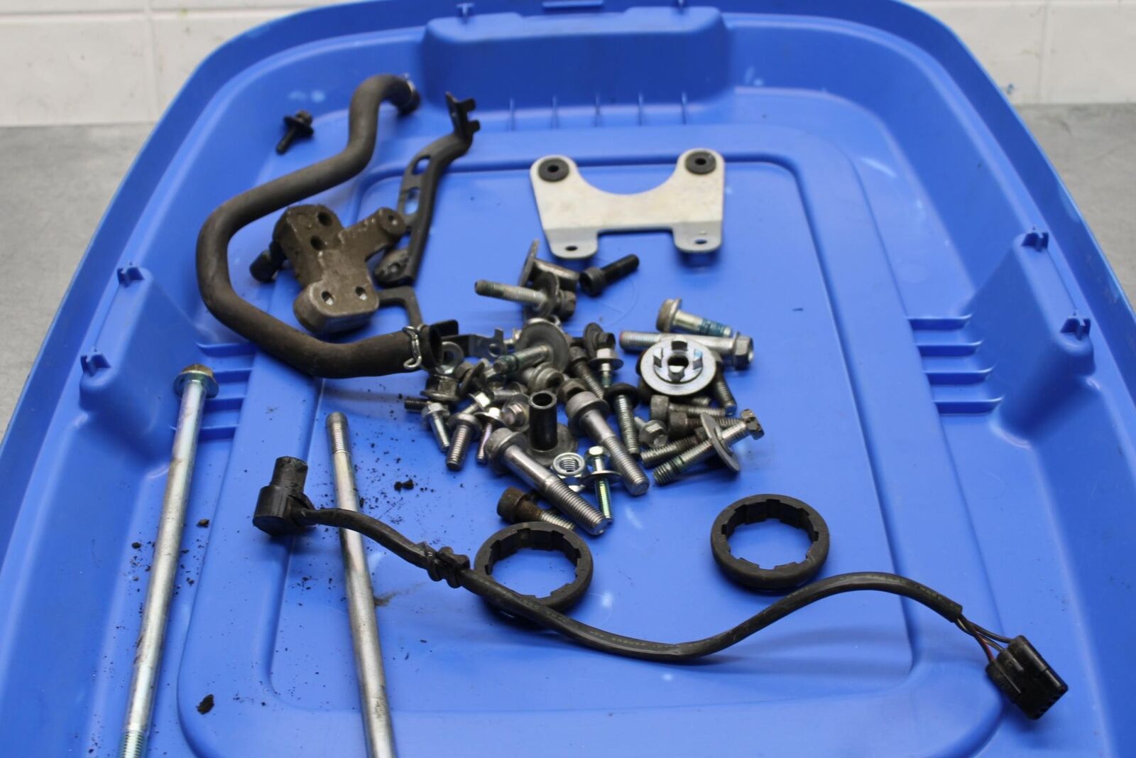 2008 Suzuki GSXR600 MISCELLANEOUS BOLTS HARDWARE MOTOR SCREWS BB593