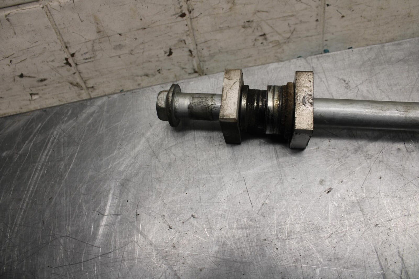 11-14 KAWASAKI VERSYS 650 LE 650C REAR AXLE WHEEL RIM PIVOT BOLT AXEL BB498