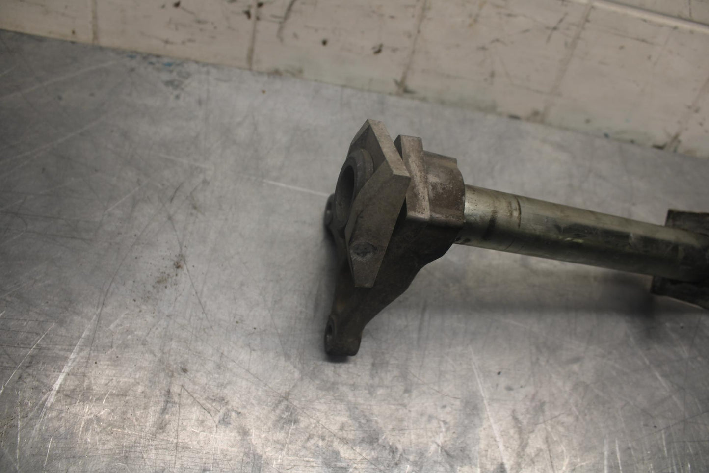 97-98 SUZUKI GSXR 600 SRAD REAR AXLE BACK WHEEL RIM PIVOT BOLT AXEL BB455