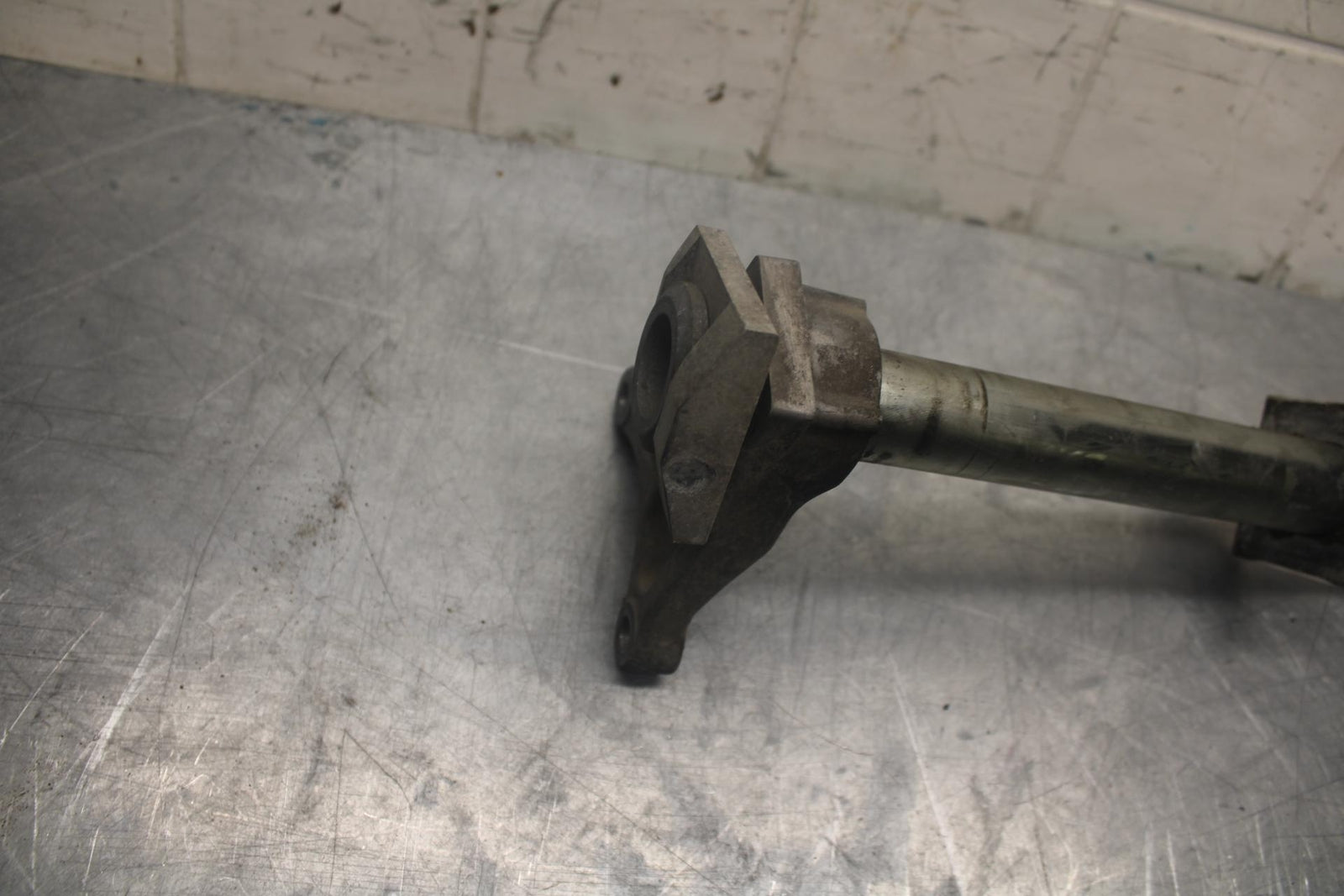 97-98 SUZUKI GSXR 600 SRAD REAR AXLE BACK WHEEL RIM PIVOT BOLT AXEL BB455