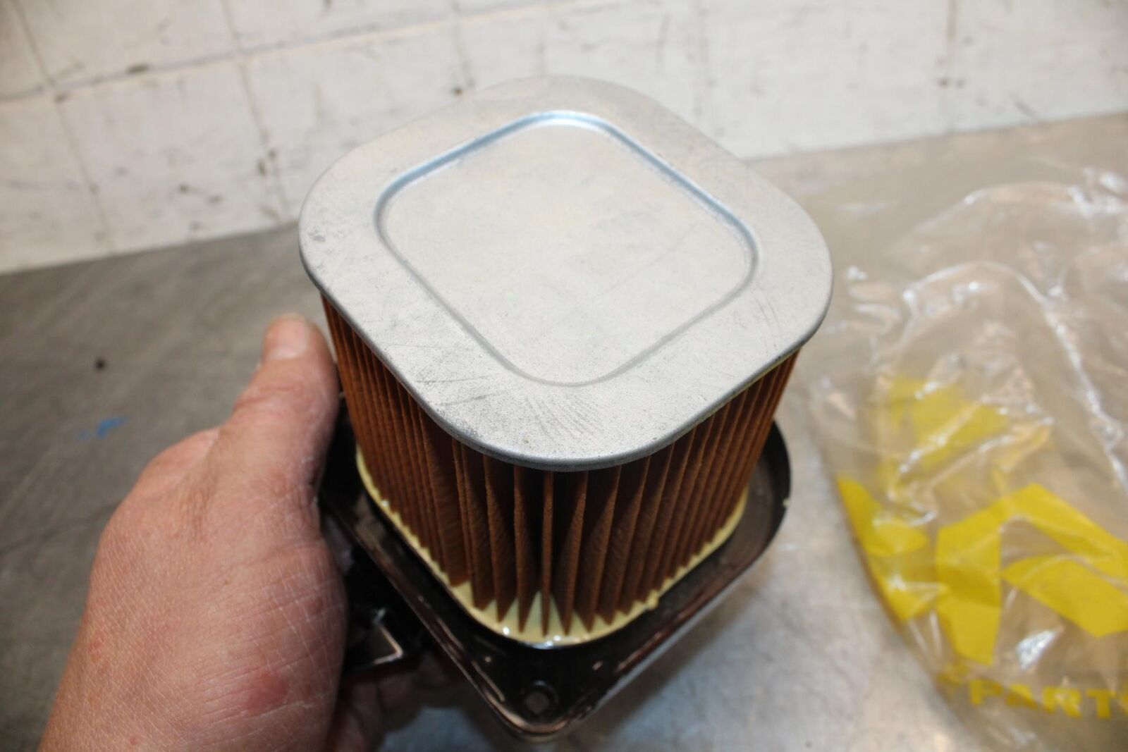 1971 Suzuki TC120 AIR CLEANER FILTER BOX 13780-20211 BB36