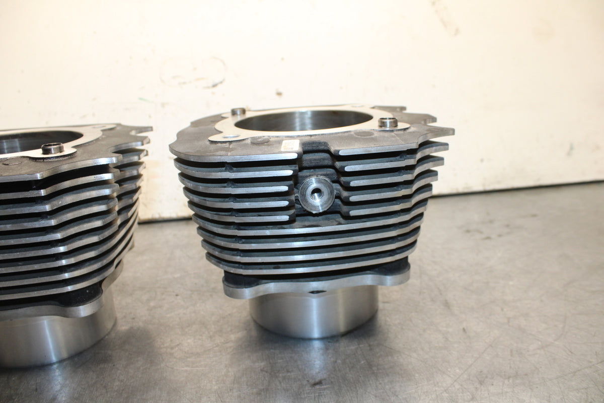 22-24 INDIAN CHIEF BOBBER DARK HORSE ENGINE MOTOR PISTON CYLINDERS JUG  BB717