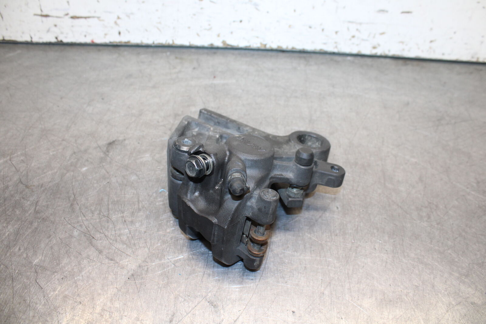 13-17 KAWASAKI NINJA ZX6R ZX636E REAR BACK BRAKE CALIPER W MOUNT BRACKET BB735