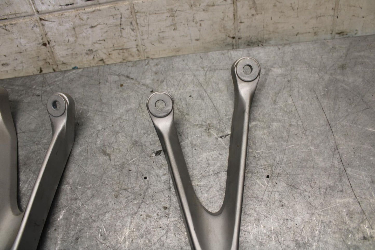 2016 Honda CBR1000RR REAR BACK PASSENGER PEG SET PAIR 50720-MEL-305 BB530