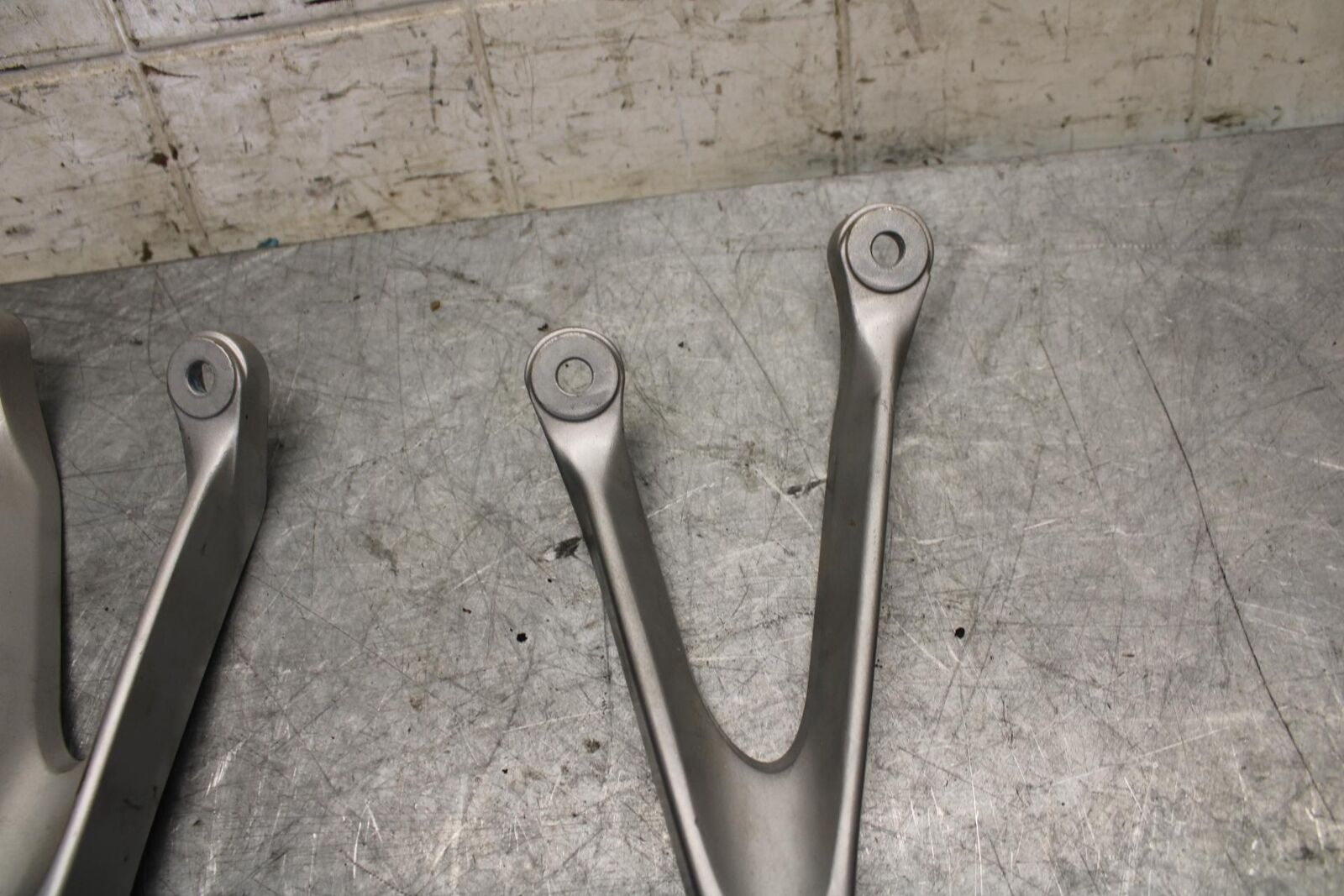 2016 Honda CBR1000RR REAR BACK PASSENGER PEG SET PAIR 50720-MEL-305 BB530
