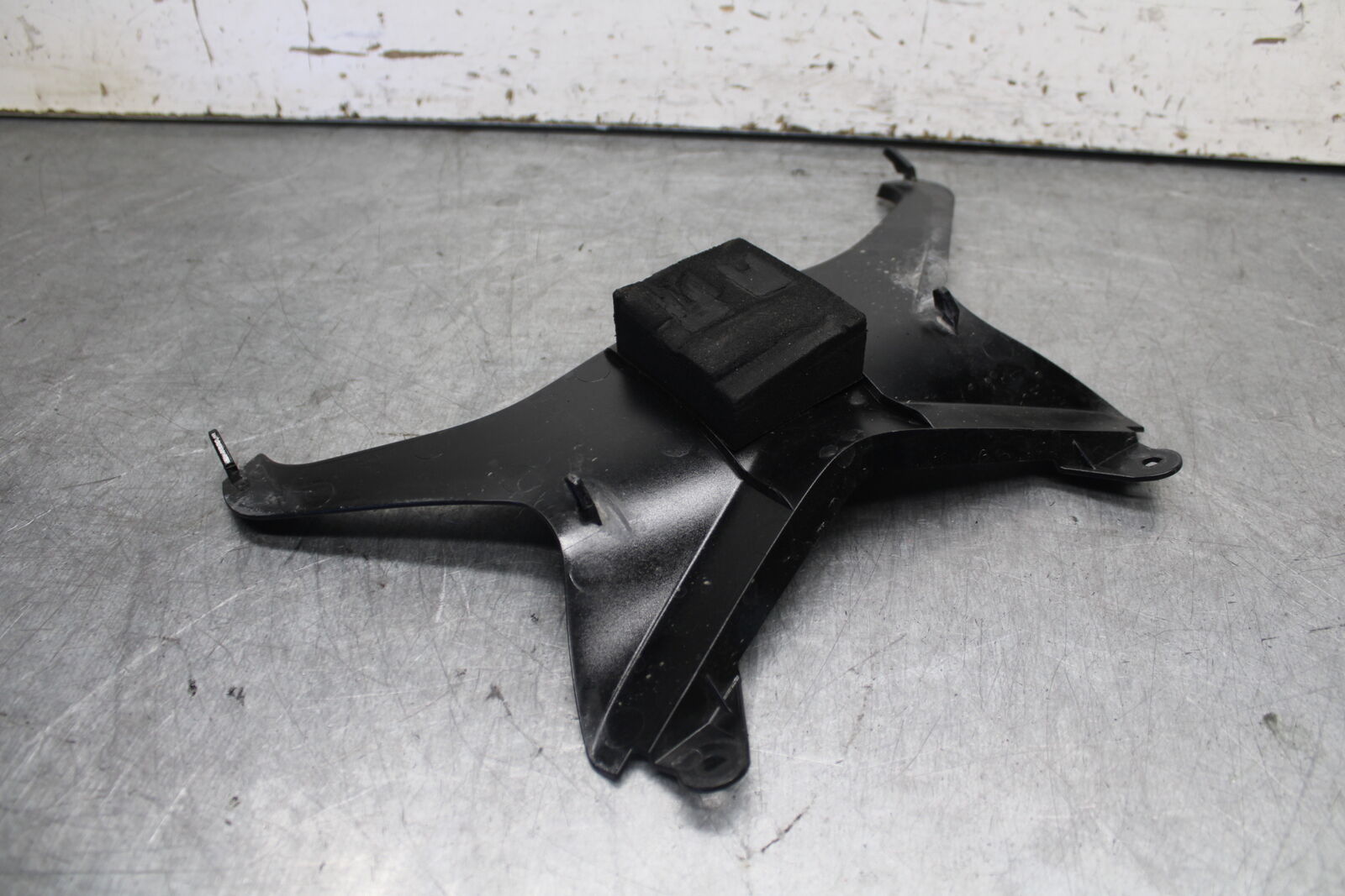 09-12 KAWASAKI NINJA ZX6R CENTER REAR BACK TAIL FAIRING COWL BB698