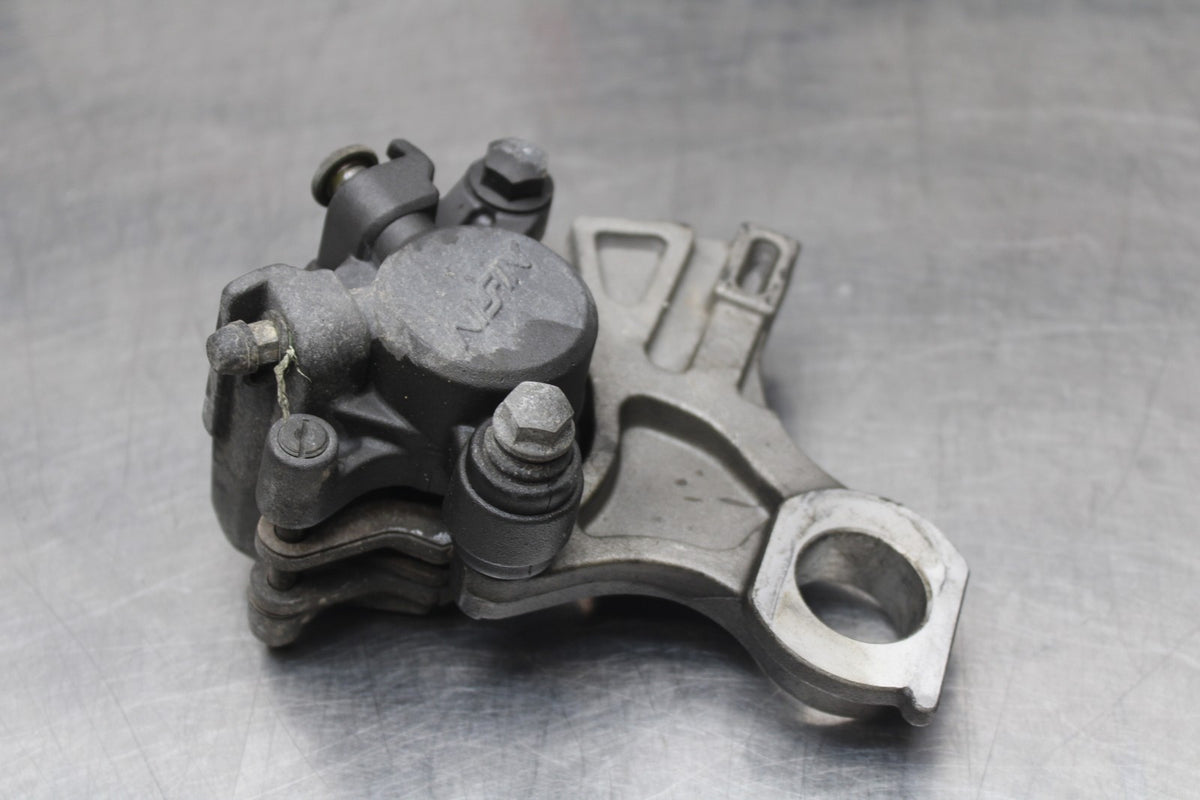 05 YAMAHA YZF R6 REAR BACK BRAKE CALIPER W MOUNT BRACKET BB814