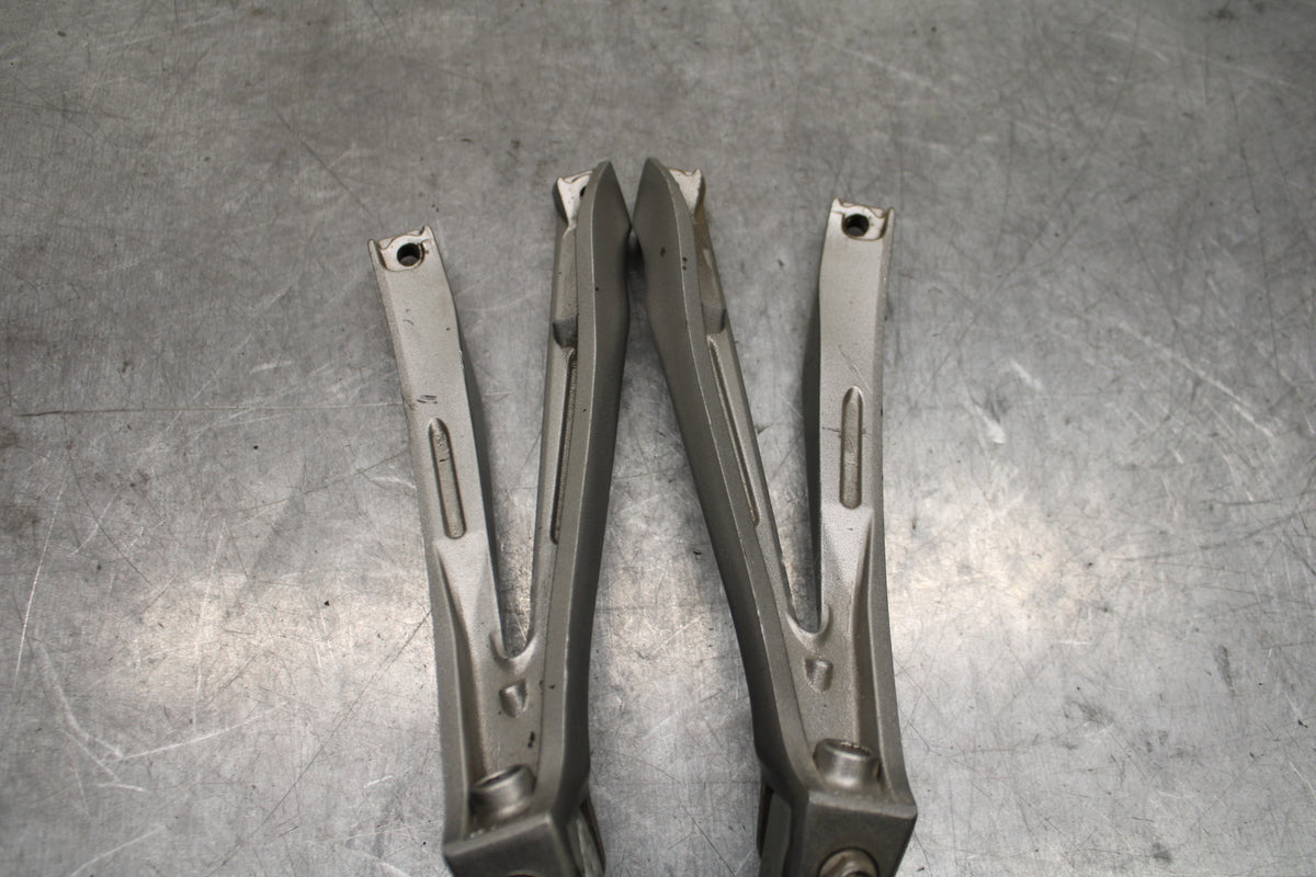 07-08 YAMAHA YZF R1 REAR BACK PASSENGER PEG SET PAIR BB724