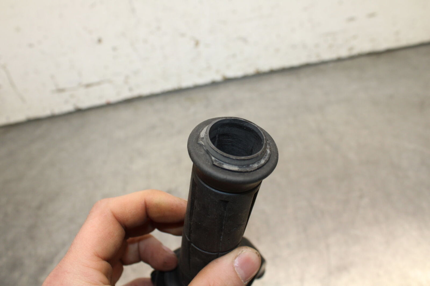 13-17 KAWASAKI NINJA ZX6R ZX636E THROTTLE CABLE LINE HOUSING GUIDE BB735