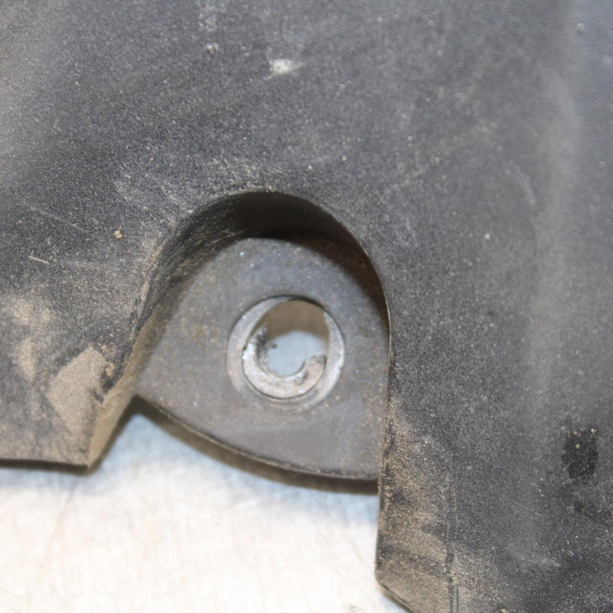 06-07 SUZUKI GSXR750 REAR BACK WHEEL TIRE HUGGER FENDER 63112-01H00 BB645