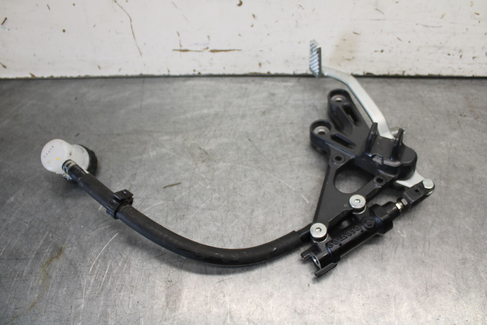22-23 YAMAHA YZF R7 RIGHT REARSET REAR SET DRIVER FOOT PEG REST STOP BB583