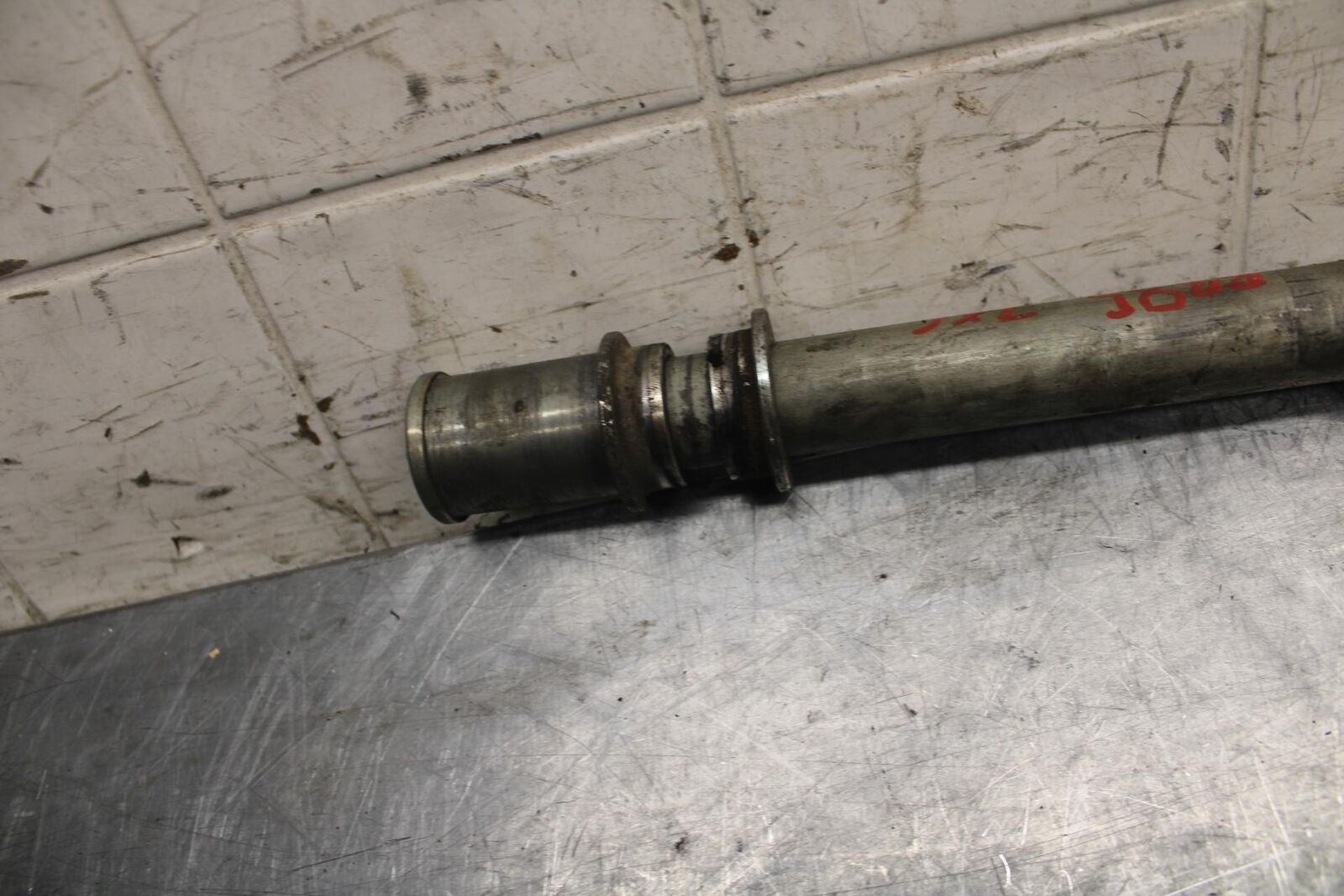 2004 Kawasaki Ninja ZX6RR ZX600M FRONT WHEEL RIM AXLE PIVOT BOLT BB43