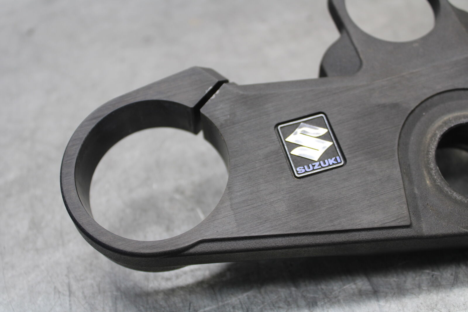 05-06 SUZUKI GSXR1000 FORKS UPPER TRIPLE TREE CLAMP 51311-41G00 BB663