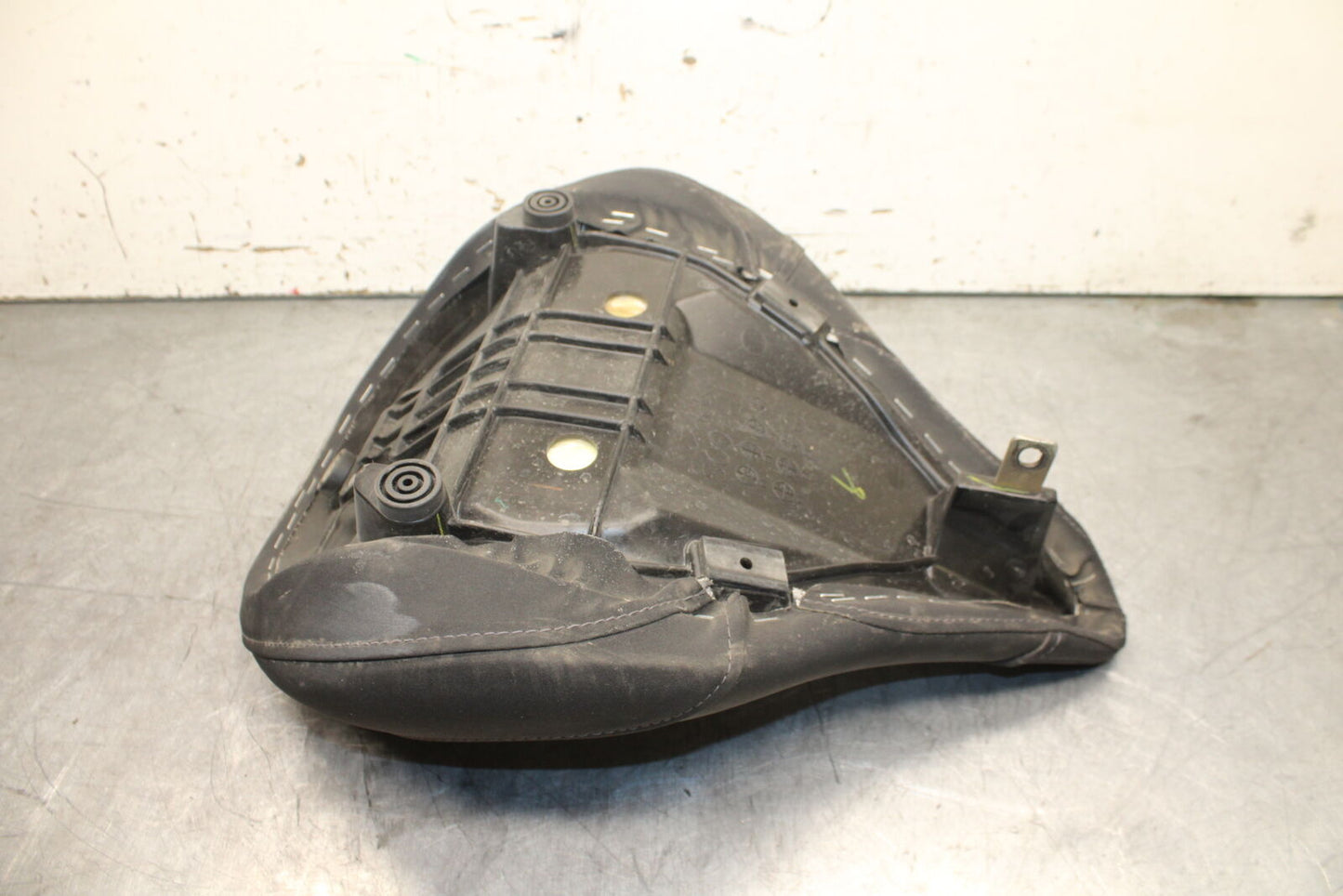 17-24 YAMAHA BOLT XVS950 FRONT DRIVERS SEAT BB729