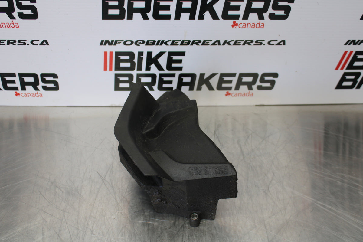 07-08 YAMAHA YZF R1 ENGINE SPROCKET COVER BB160