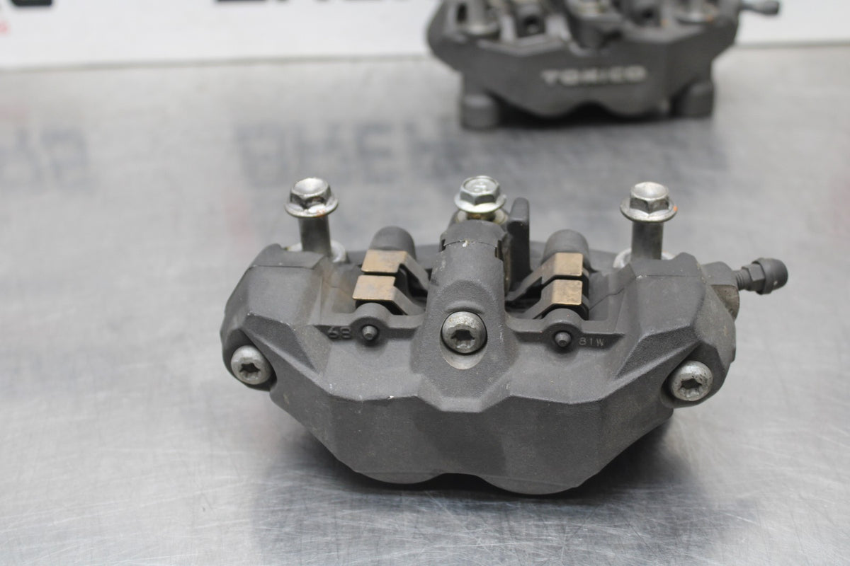 08-10 SUZUKI GSXR 600 RIGHT LEFT FRONT BRAKE CALIPER SET PAIR CALIPERS BB835