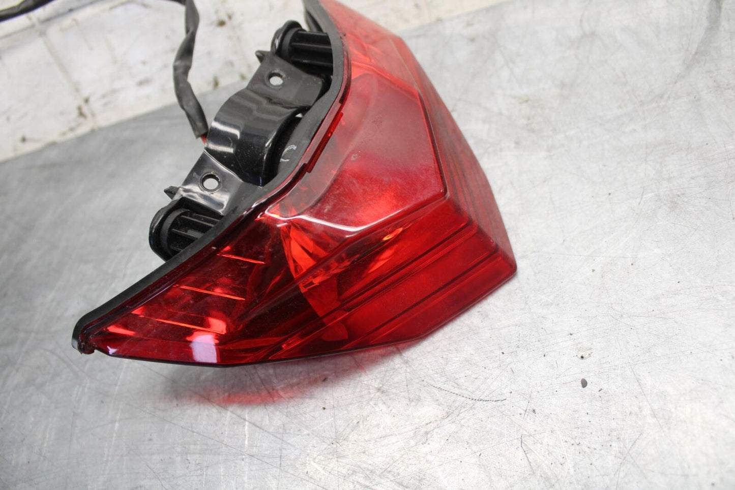 2015 Kawasaki Ninja 300 EX300B ABS REAR TAIL TAILLIGHT BACK BRAKE LIGHT BB518