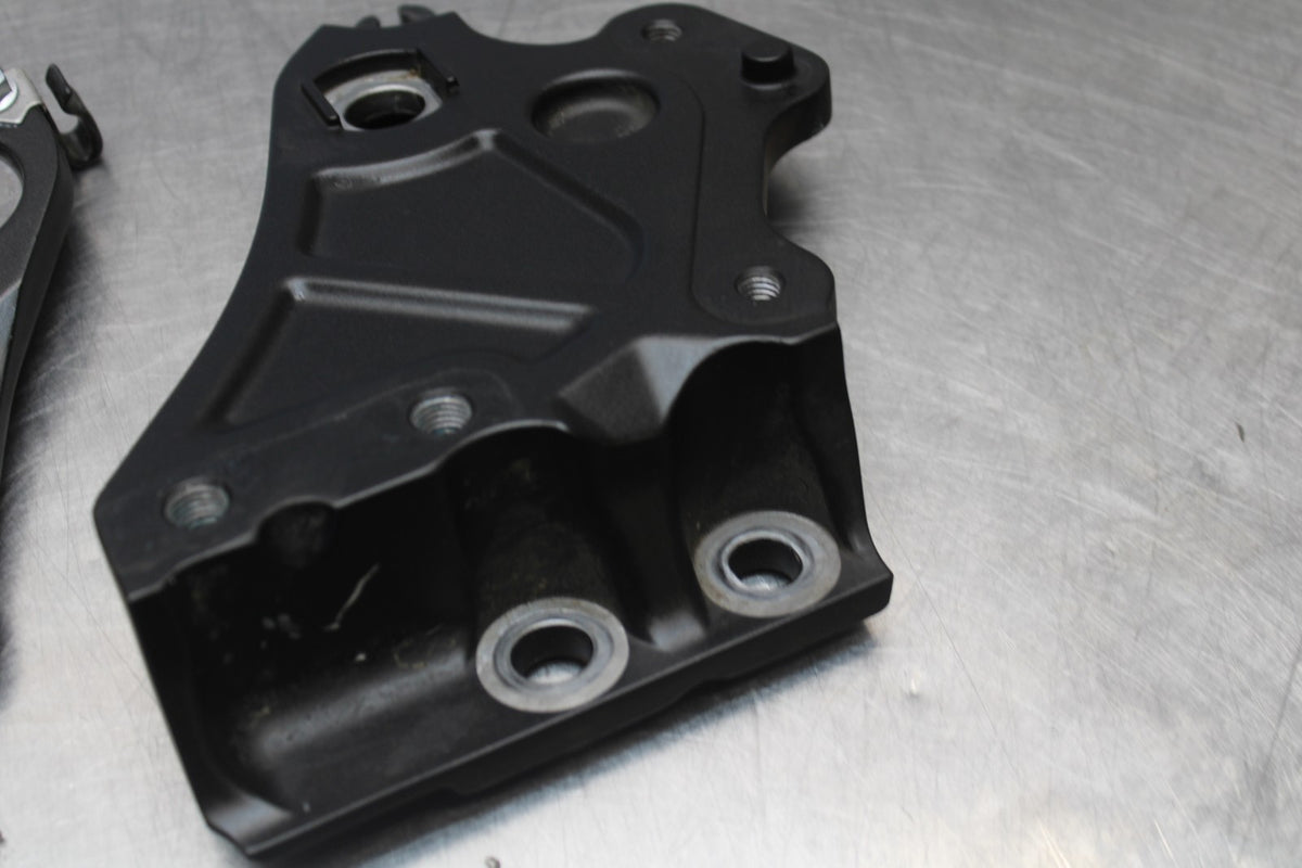 23-24 YAMAHA MT-07 LEFT RIGHT REARSET REAR SET DRIVER PEG BRACKETS MOUNTS BB927