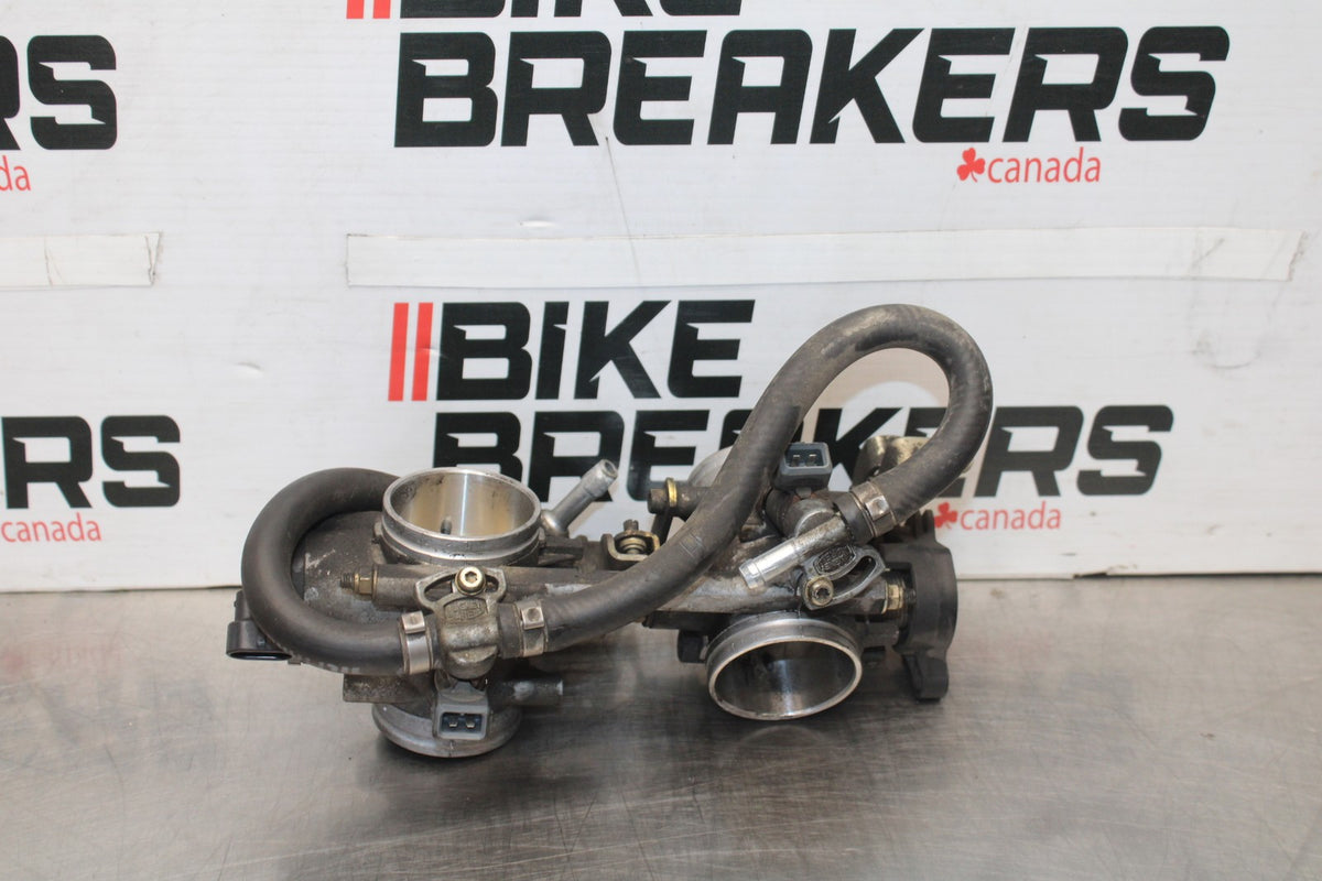 05 DUCATI SUPERSPORT 800 MAIN FUEL INJECTORS / THROTTLE BODIES BB913