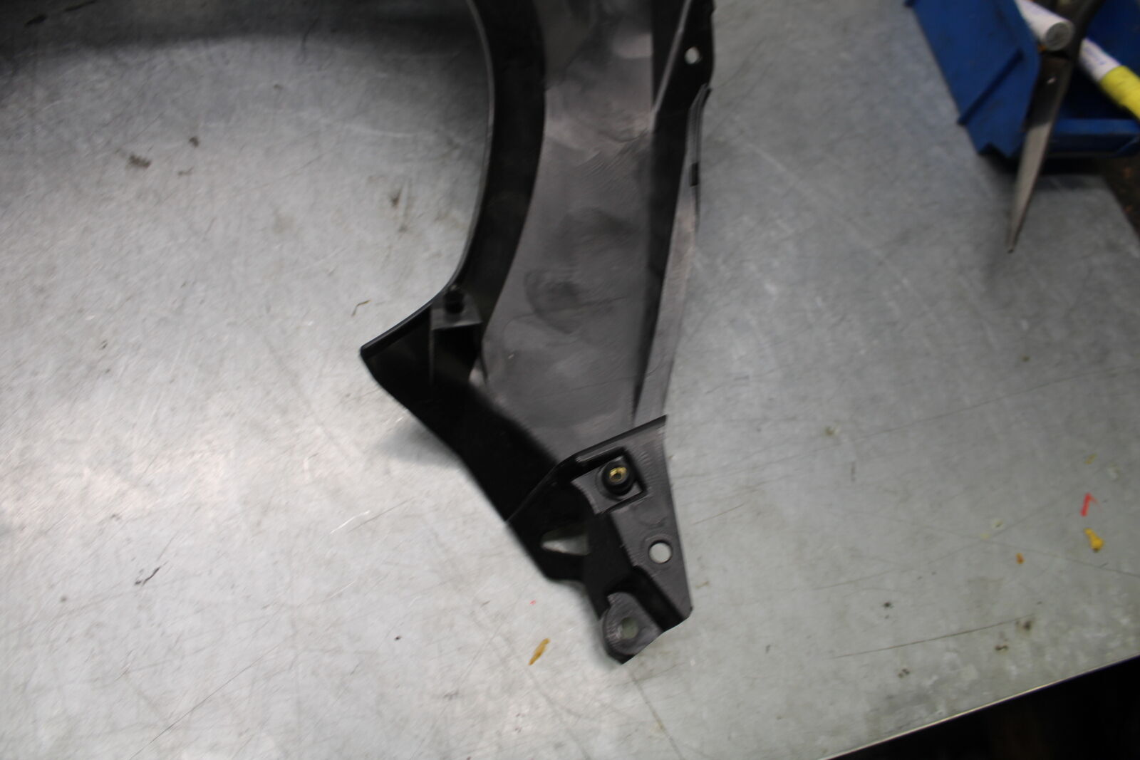 18-23 KAWASAKI NINJA 400 FRONT CENTER COWL FAIRING BB660