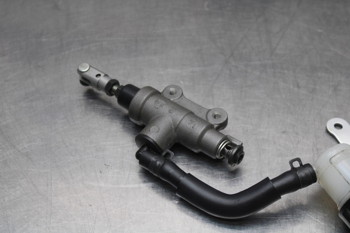 18 YAMAHA YZF R1  REAR BACK BRAKE MASTER CYLINDER W RESERVOIR BB838