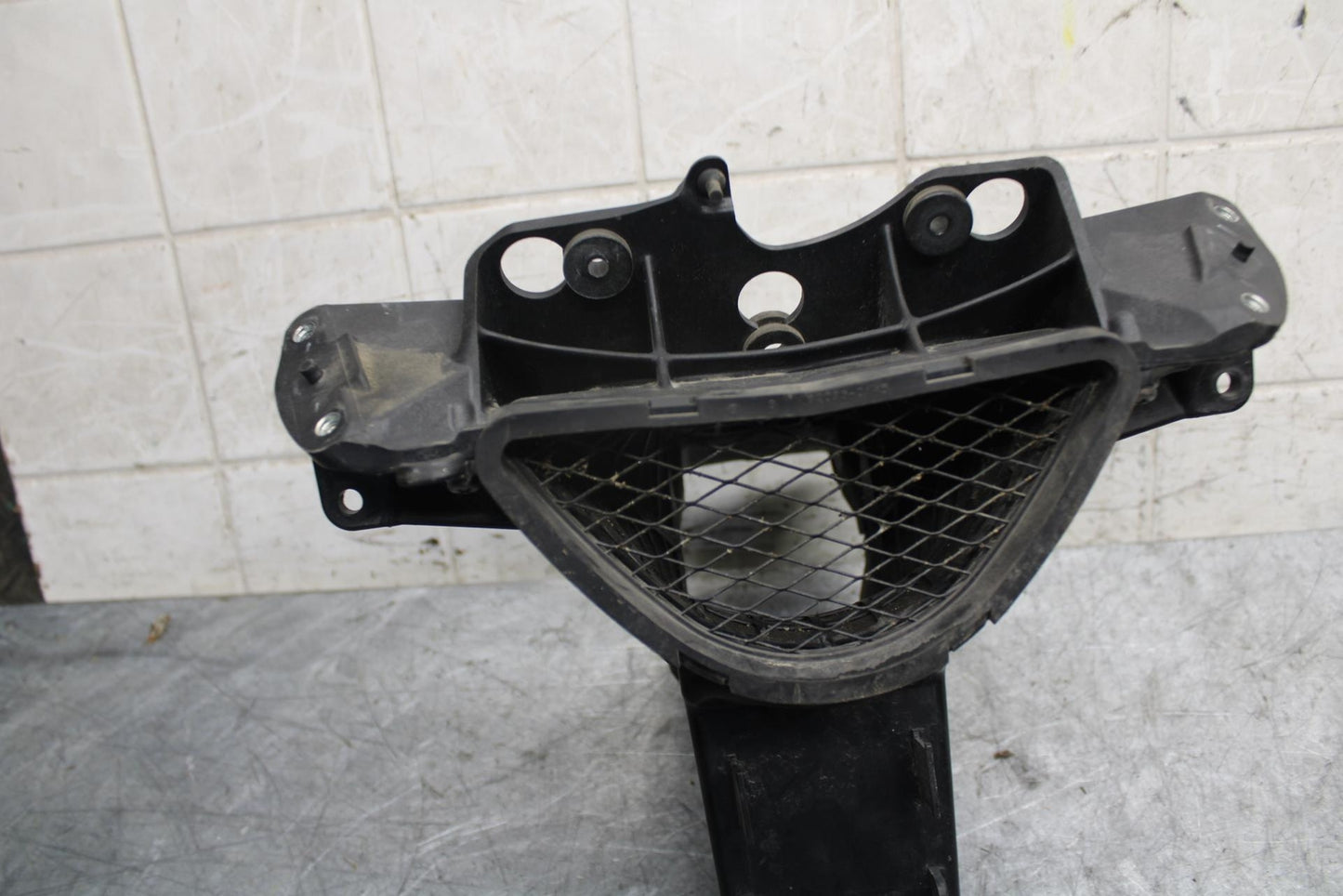 2009 Kawasaki Ninja ZX6R ZX600R UPPER FAIRING MIRROR GAUGES STAY BRACKET BB538