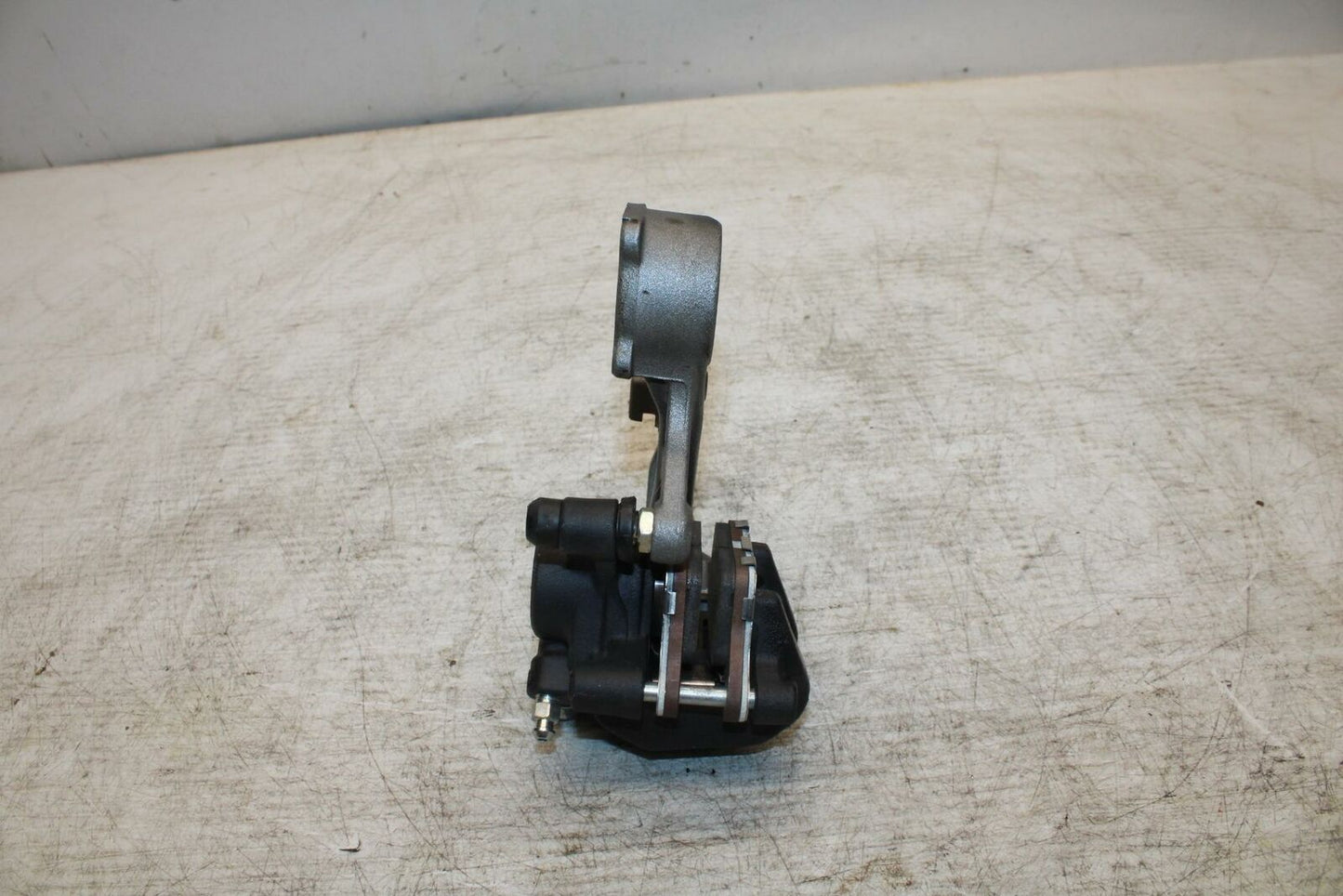 11-19 SUZUKI GSXR600 REAR BACK BRAKE CALIPER W MOUNT BRACKET BB371