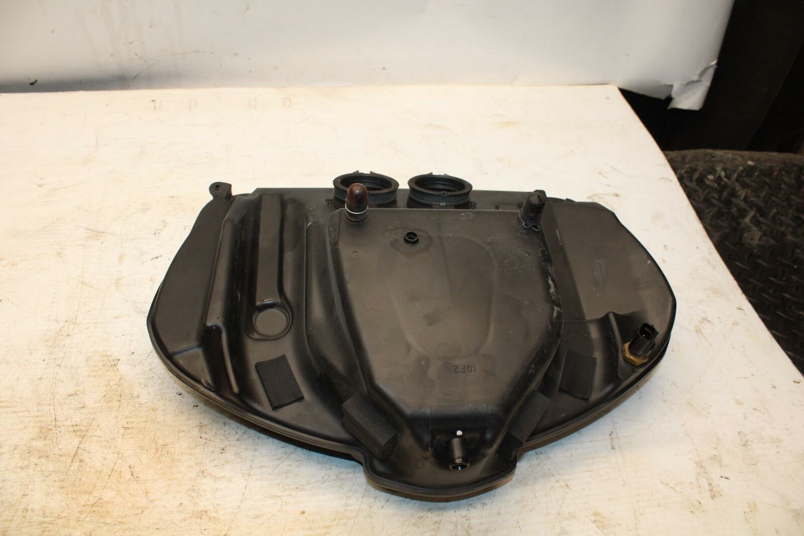 05-09 SUZUKI BOULEVARD C90 AIRBOX AIR INTAKE FILTER BOX BB357