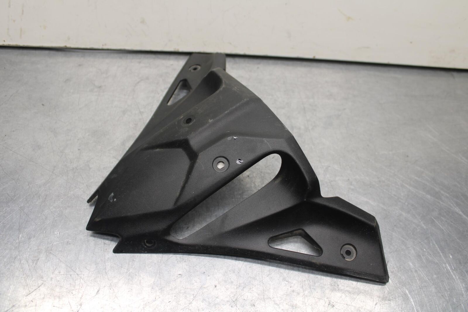 17-20 KAWASAKI NINJA 650 EX650 ABS FRONT CENTER COWL FAIRING BB88