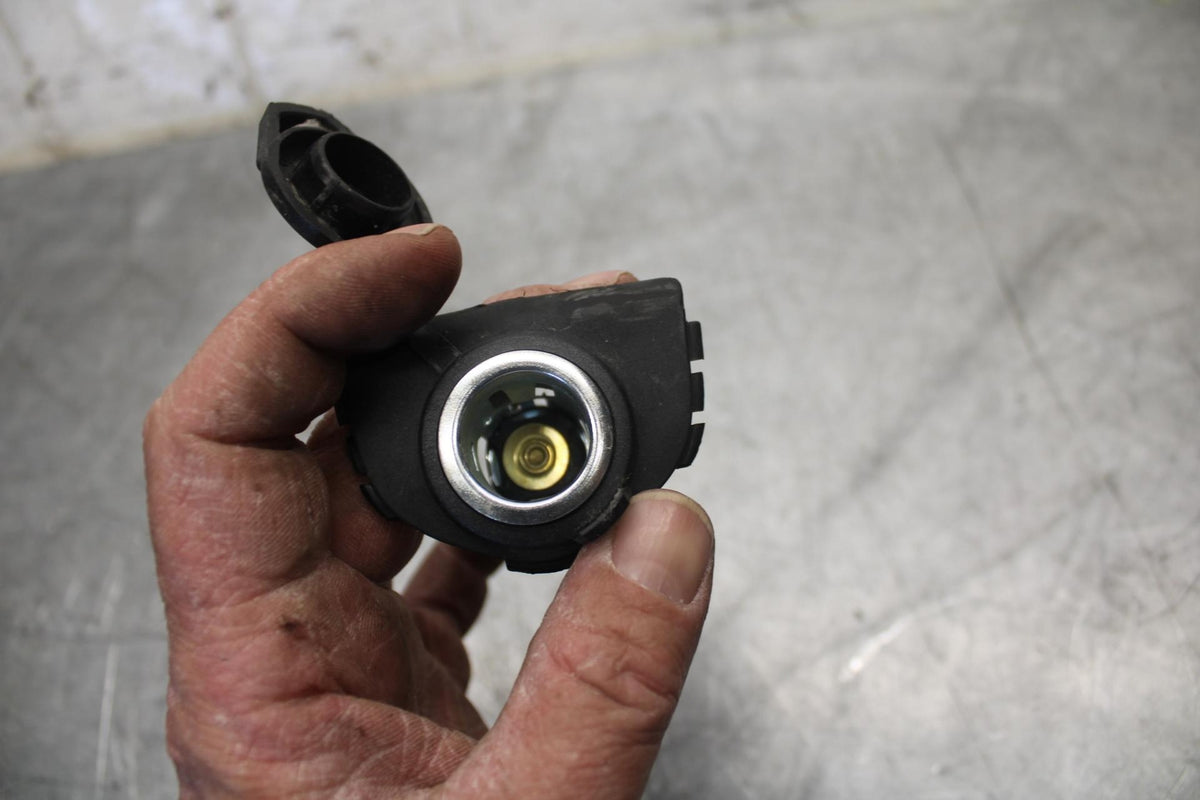 22 KTM 890 ADVENTURE   AUX POWER PLUG BB514