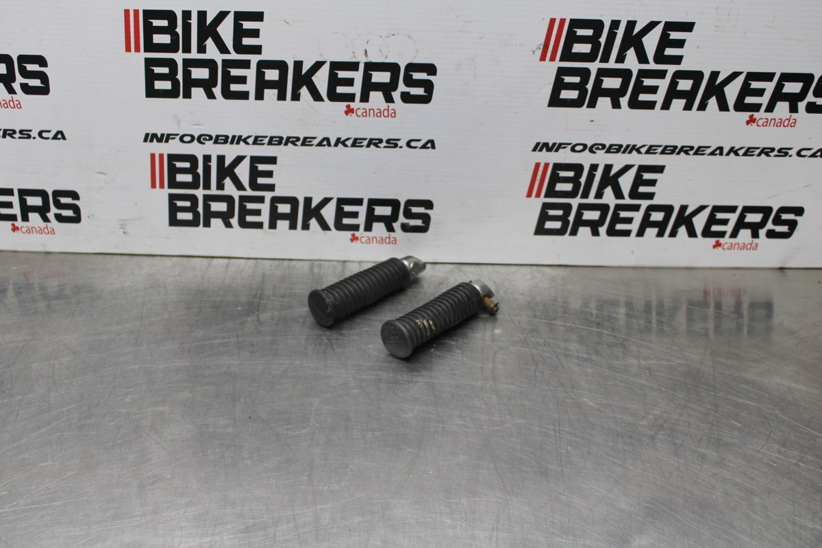 02 KAWASAKI VULCAN 800 VN800B CLASSIC REAR FOOT RESTS PEGS STEPS SET PAIR BB862
