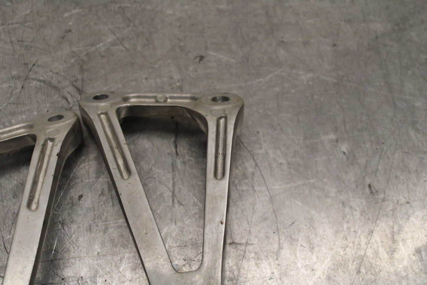 15-16 HONDA CB300F REAR BACK PASSENGER PEG SET PAIR BB740