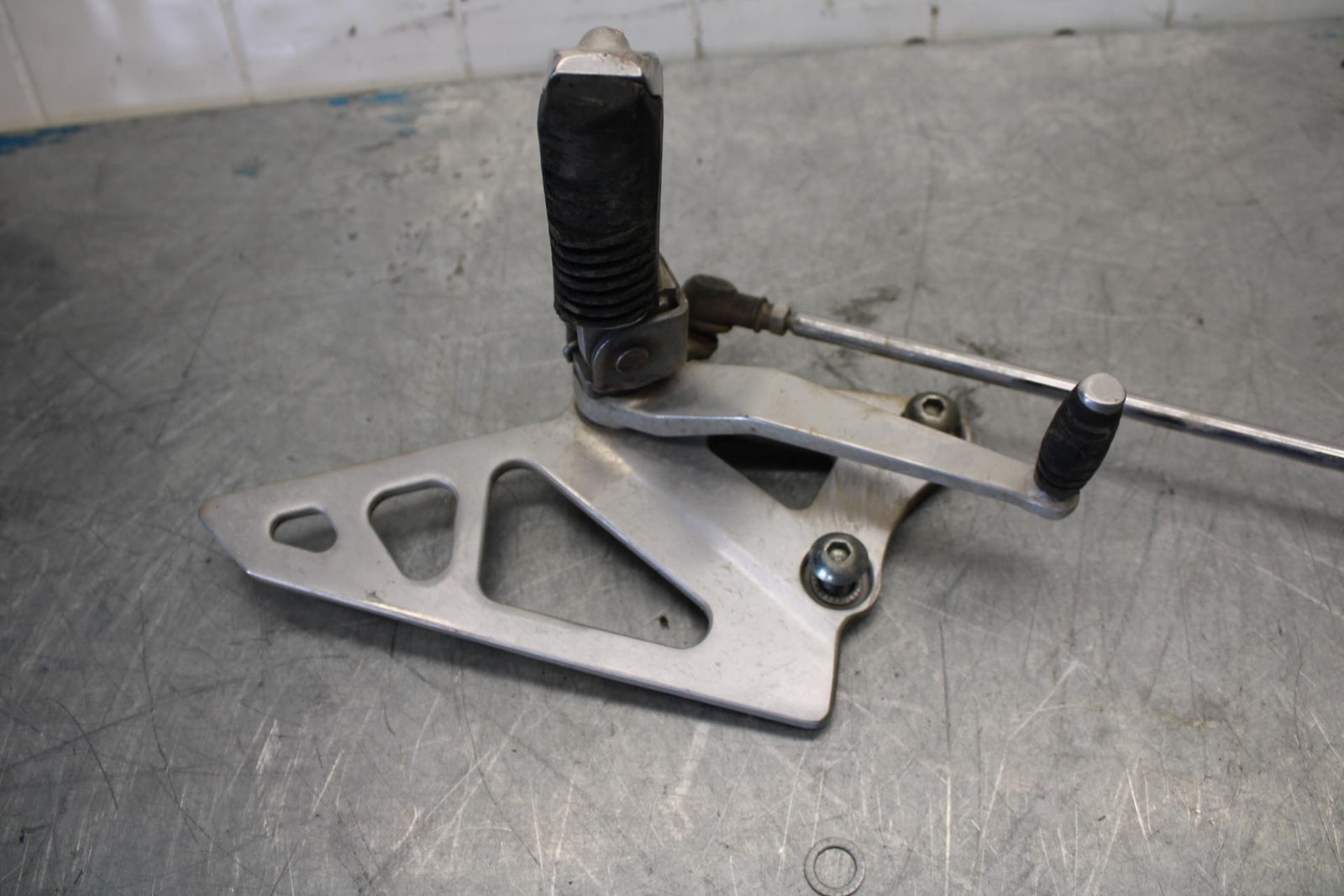 91-92 SUZUKI GSXR1100 GSXR 1100M LEFT REARSET REAR SET FOOT PEG W SHIFTER BB435