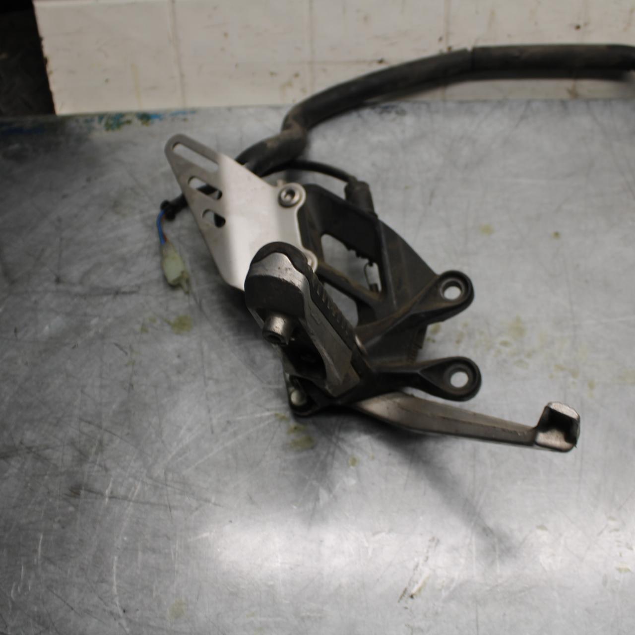 06-07 KAWASAKI NINJA ZX14R RIGHT REARSET REAR SET DRIVER FOOT PEG BB466