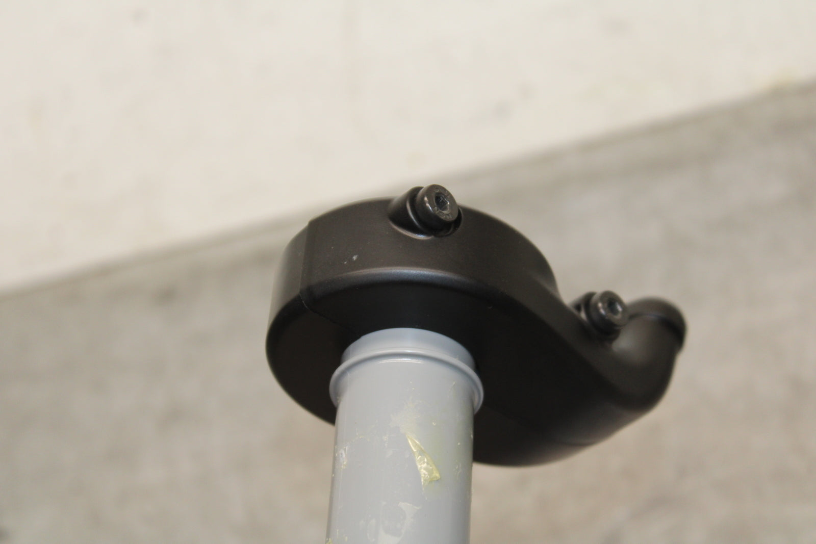 12-25 KAWASAKI NINJA ZX14R NEW!! THROTTLE CABLE LINE HOUSING GUIDE BB757