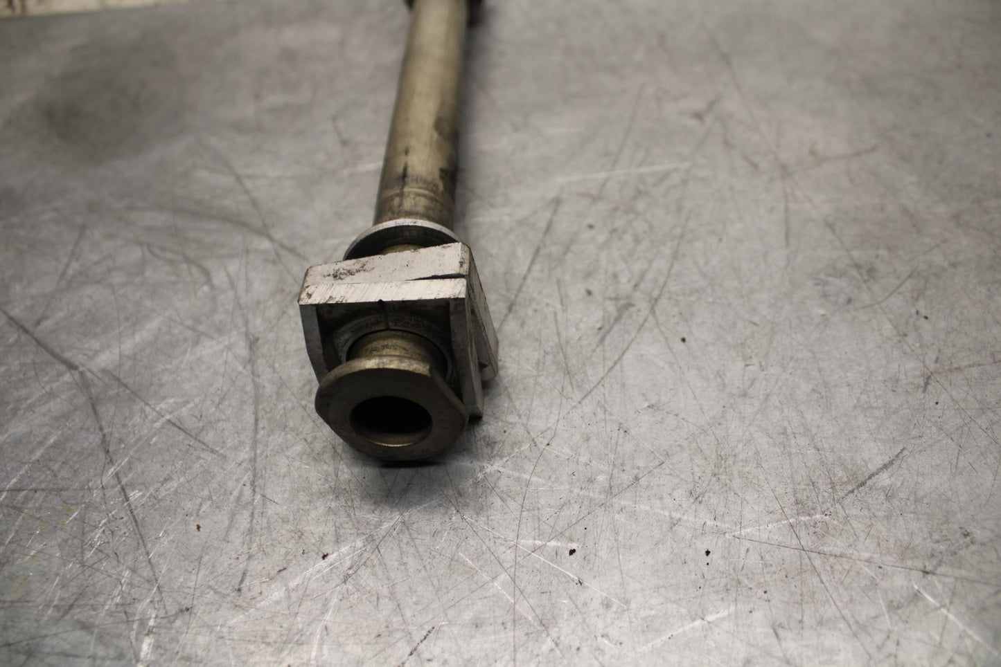 2009 Kawasaki Ninja ZX6R ZX600R REAR AXLE BACK WHEEL RIM PIVOT BOLT AXEL BB548